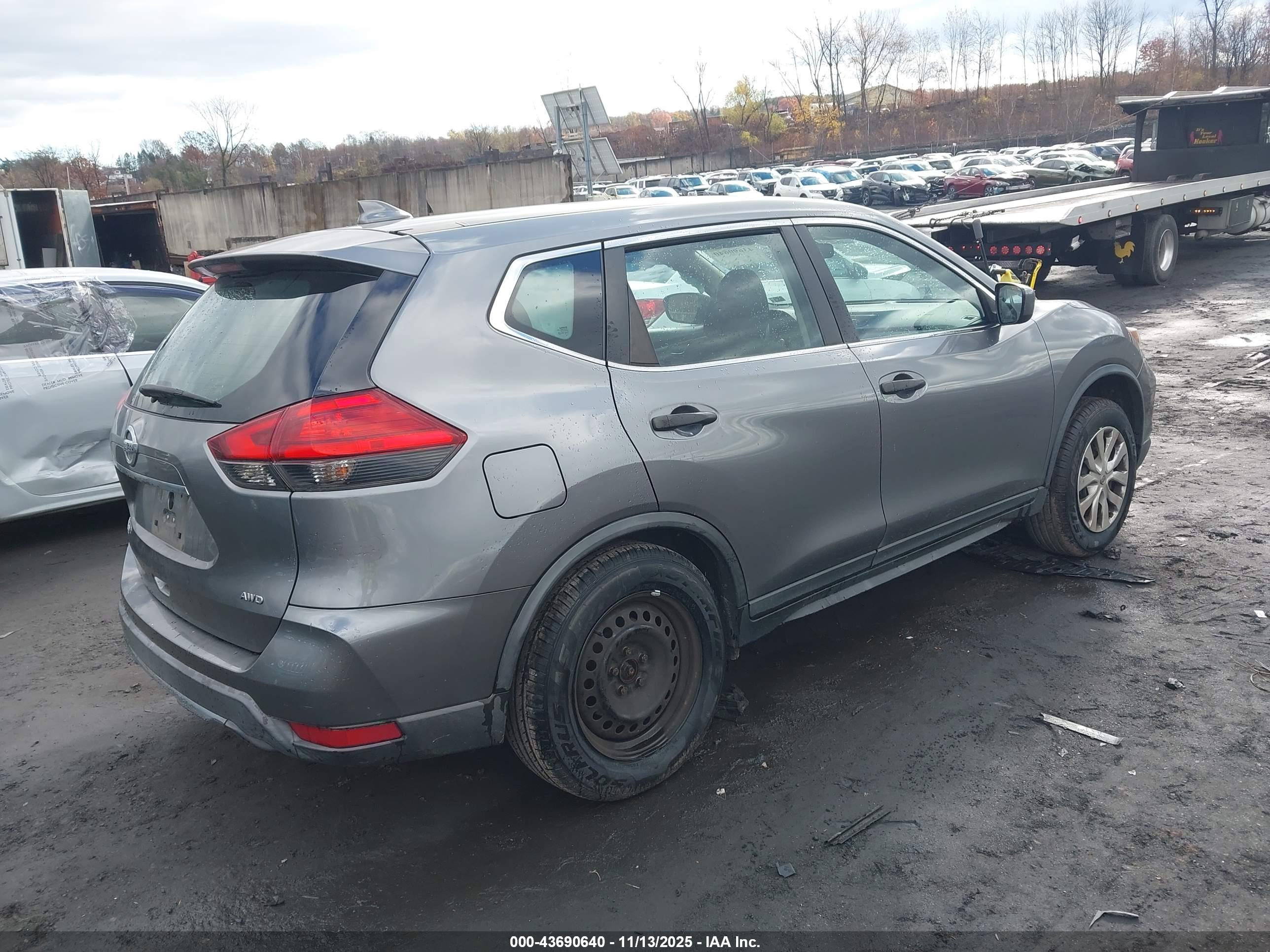 NISSAN ROGUE image 4
