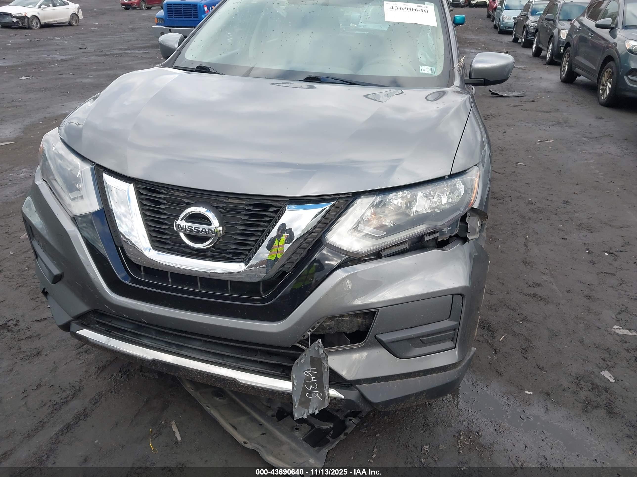 NISSAN ROGUE image 6
