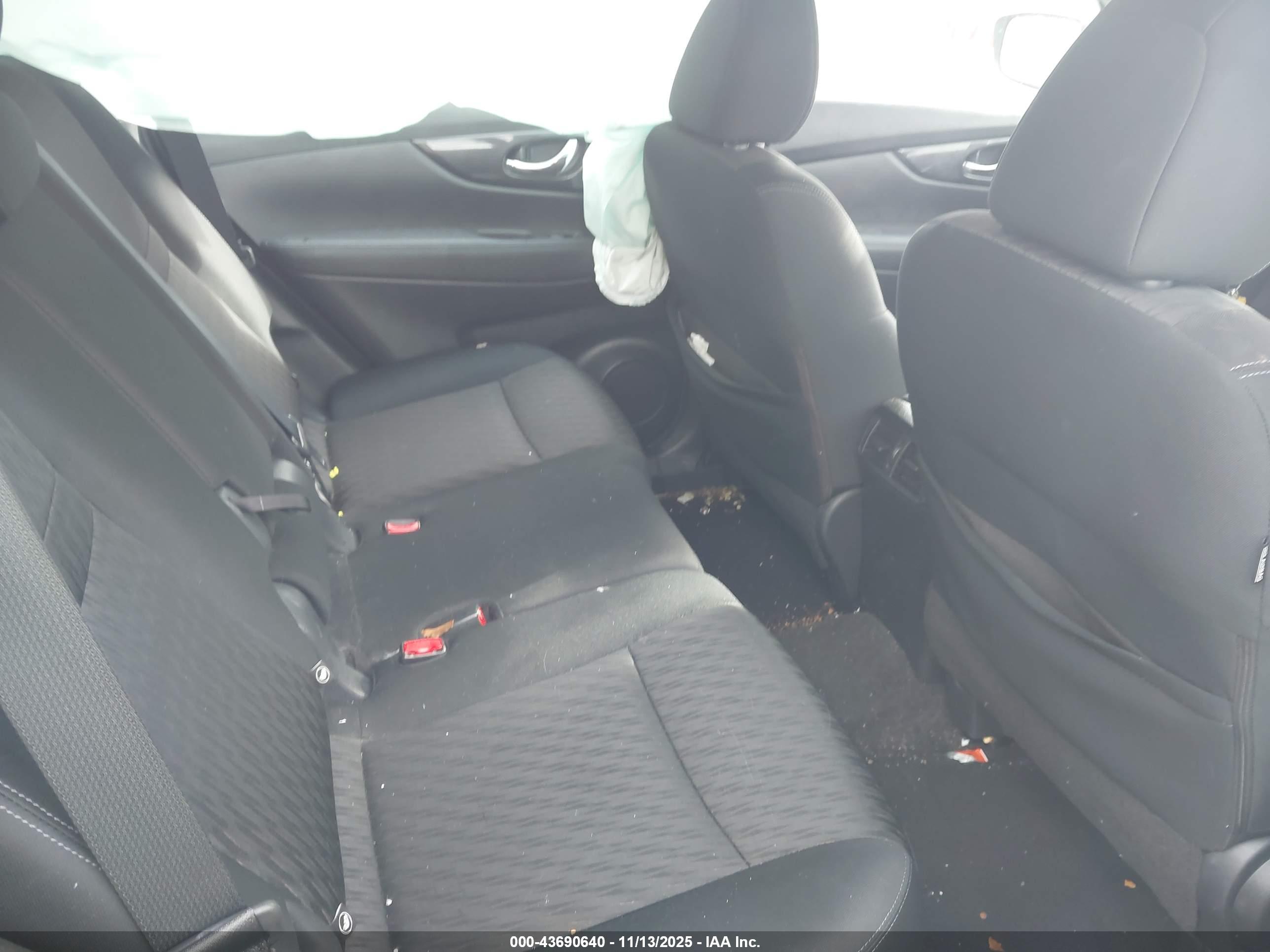 NISSAN ROGUE image 8