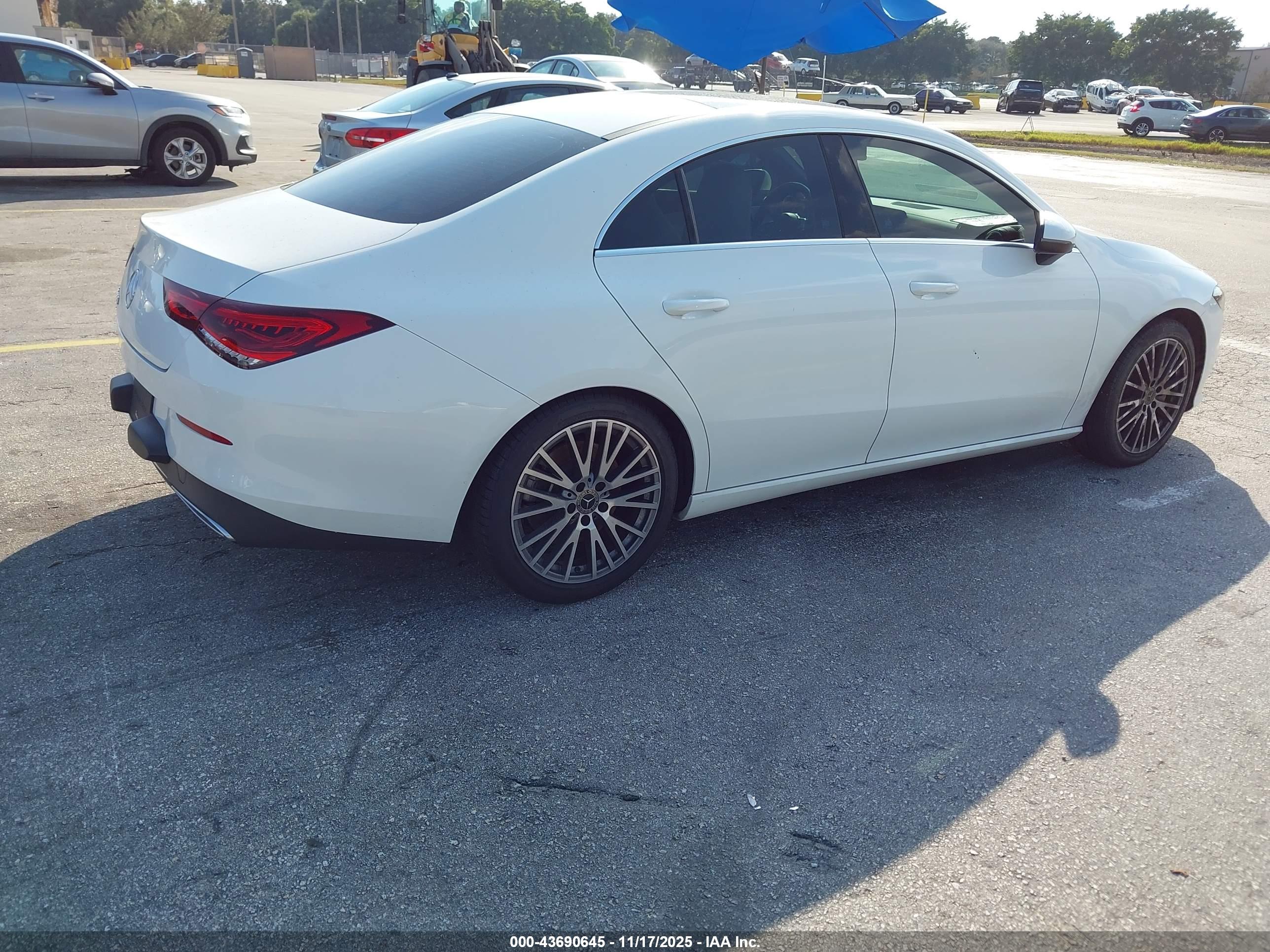 MERCEDES-BENZ CLA image 4