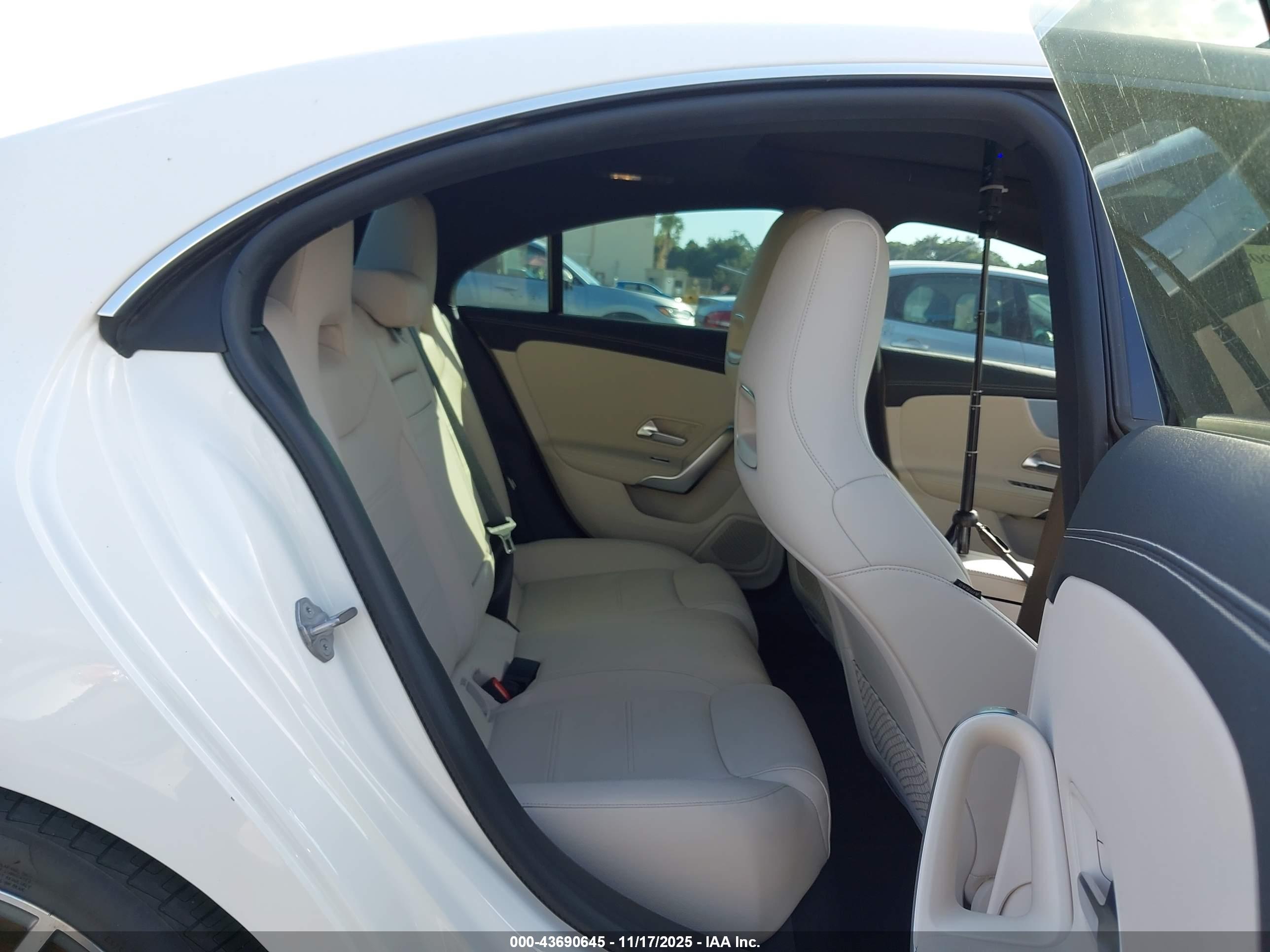 MERCEDES-BENZ CLA image 8
