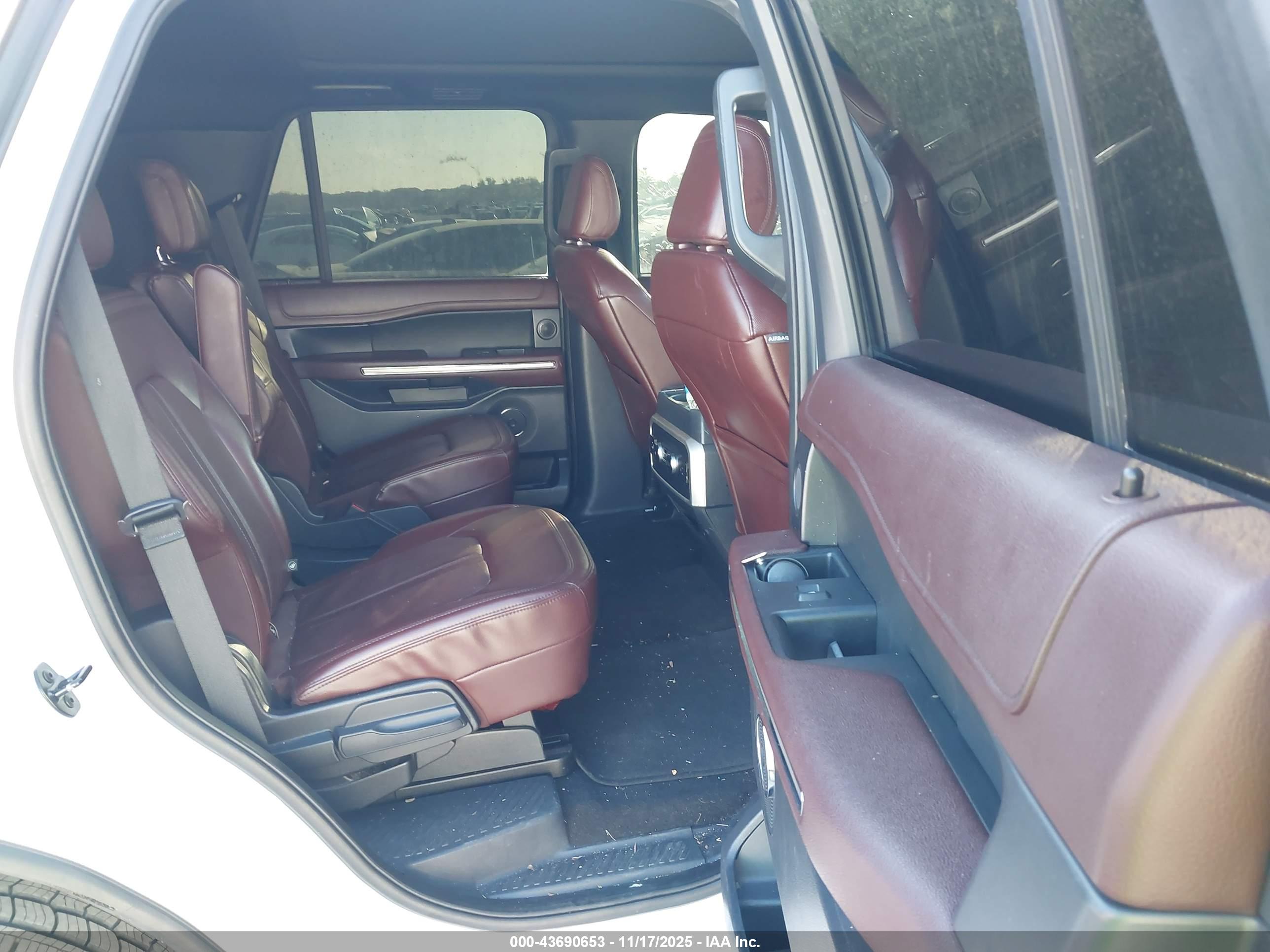 FORD EXPEDITION image 8