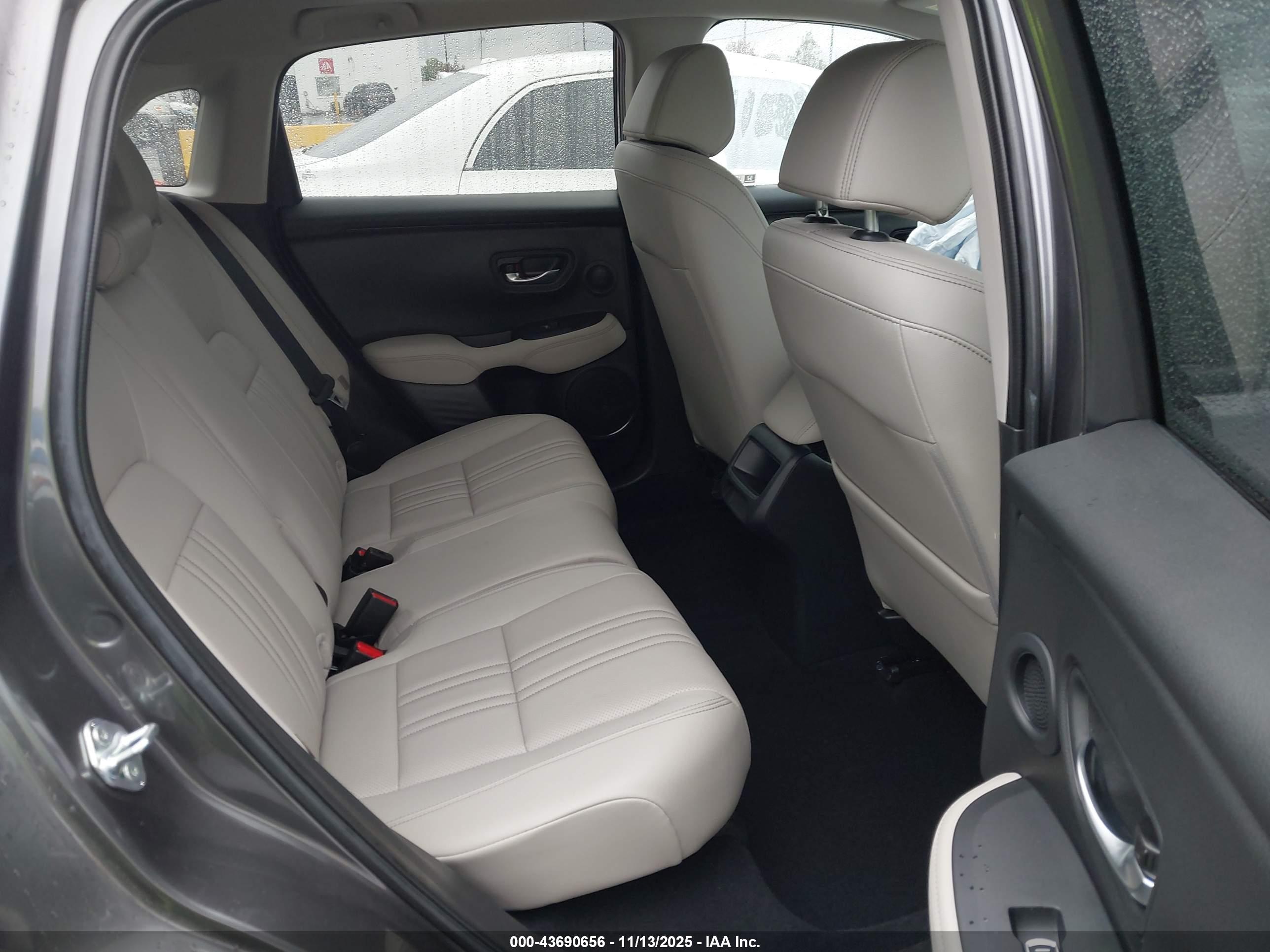 HONDA HR-V image 8