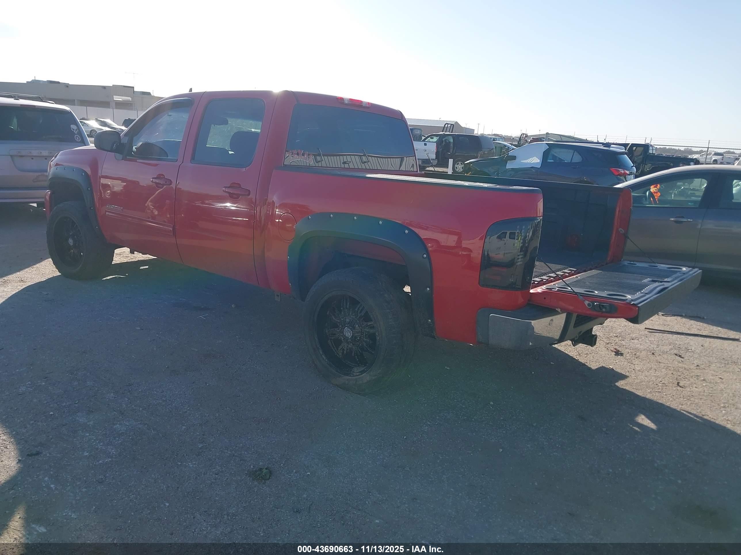 CHEVROLET SILVERADO image 3