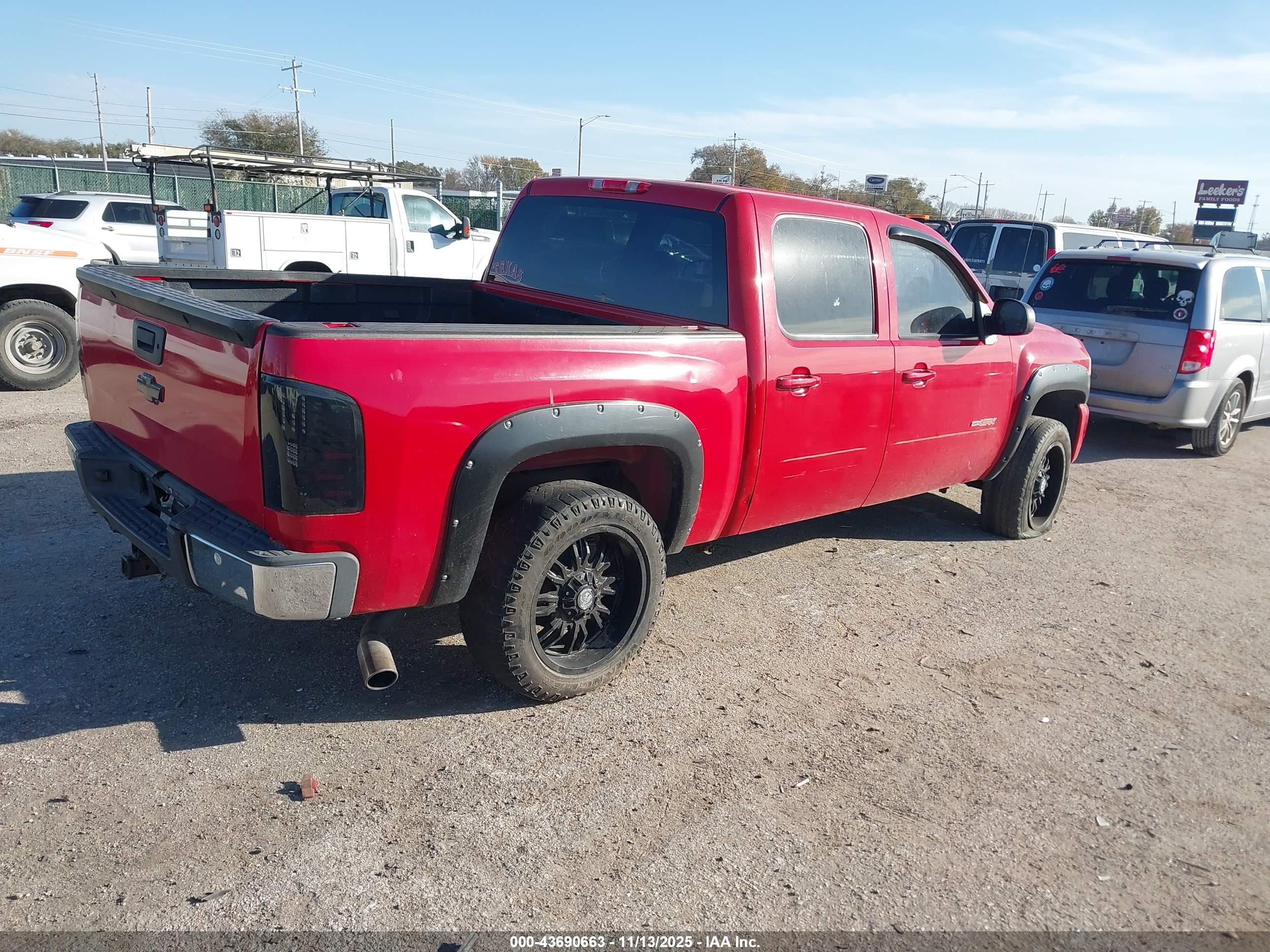 CHEVROLET SILVERADO image 4
