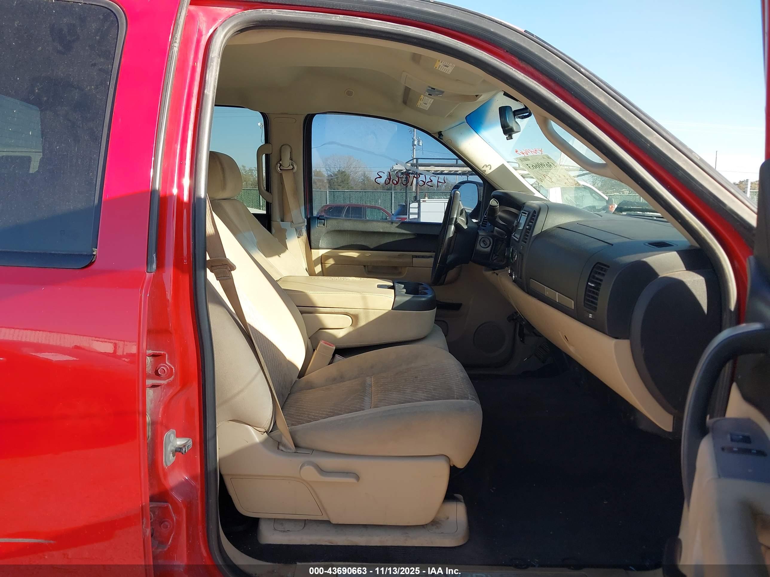 CHEVROLET SILVERADO image 5