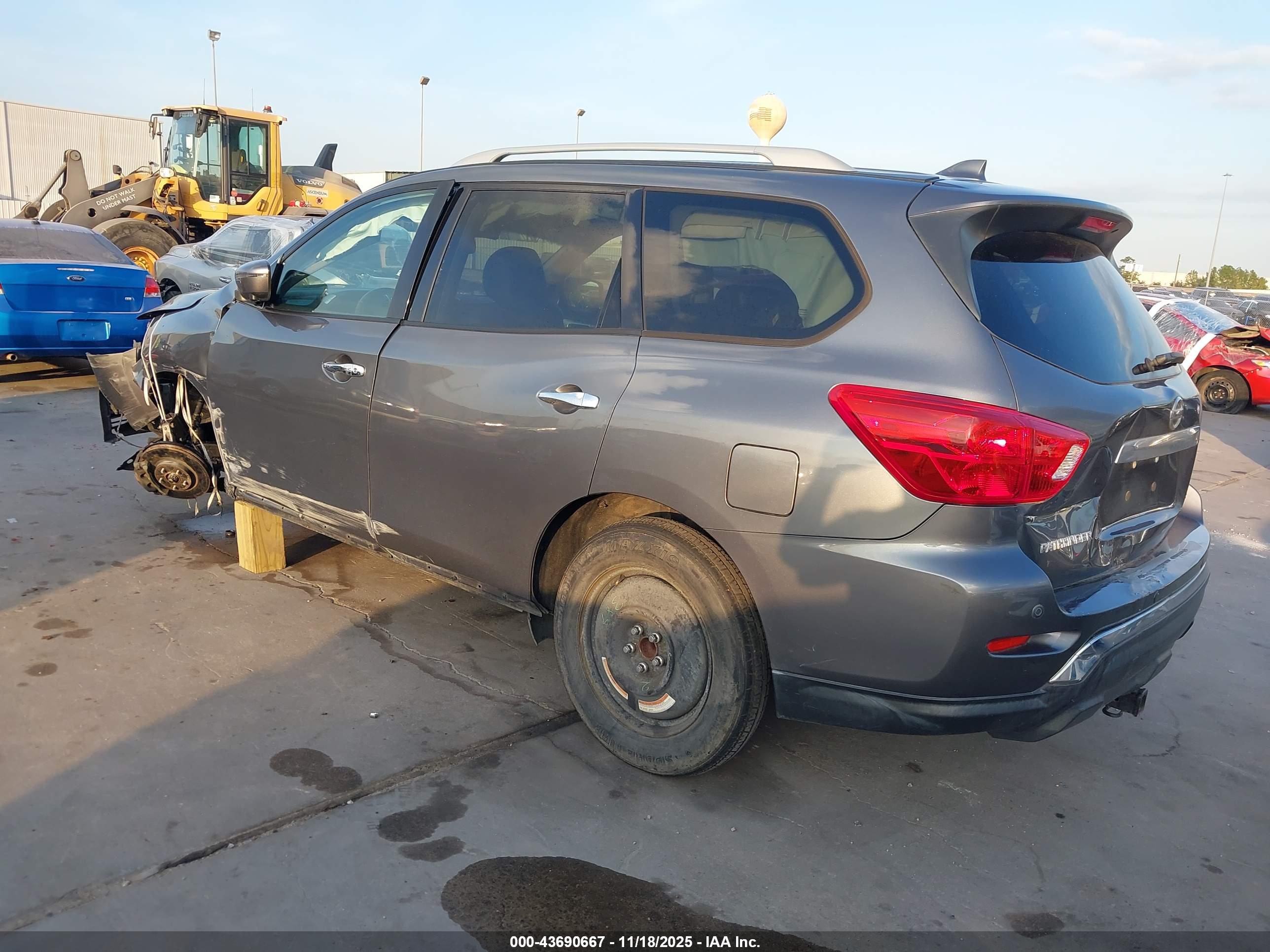 NISSAN PATHFINDER image 3
