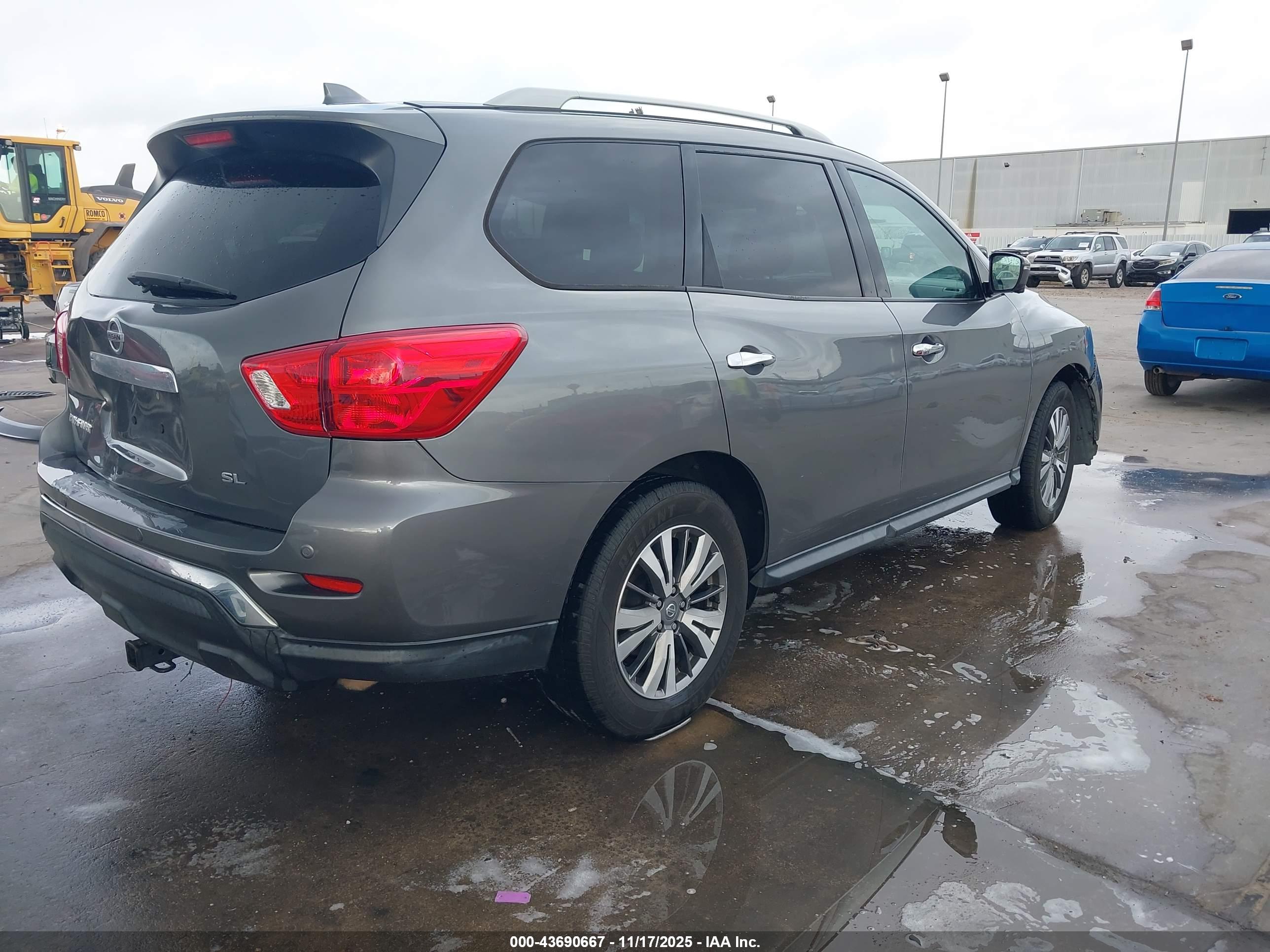NISSAN PATHFINDER image 4