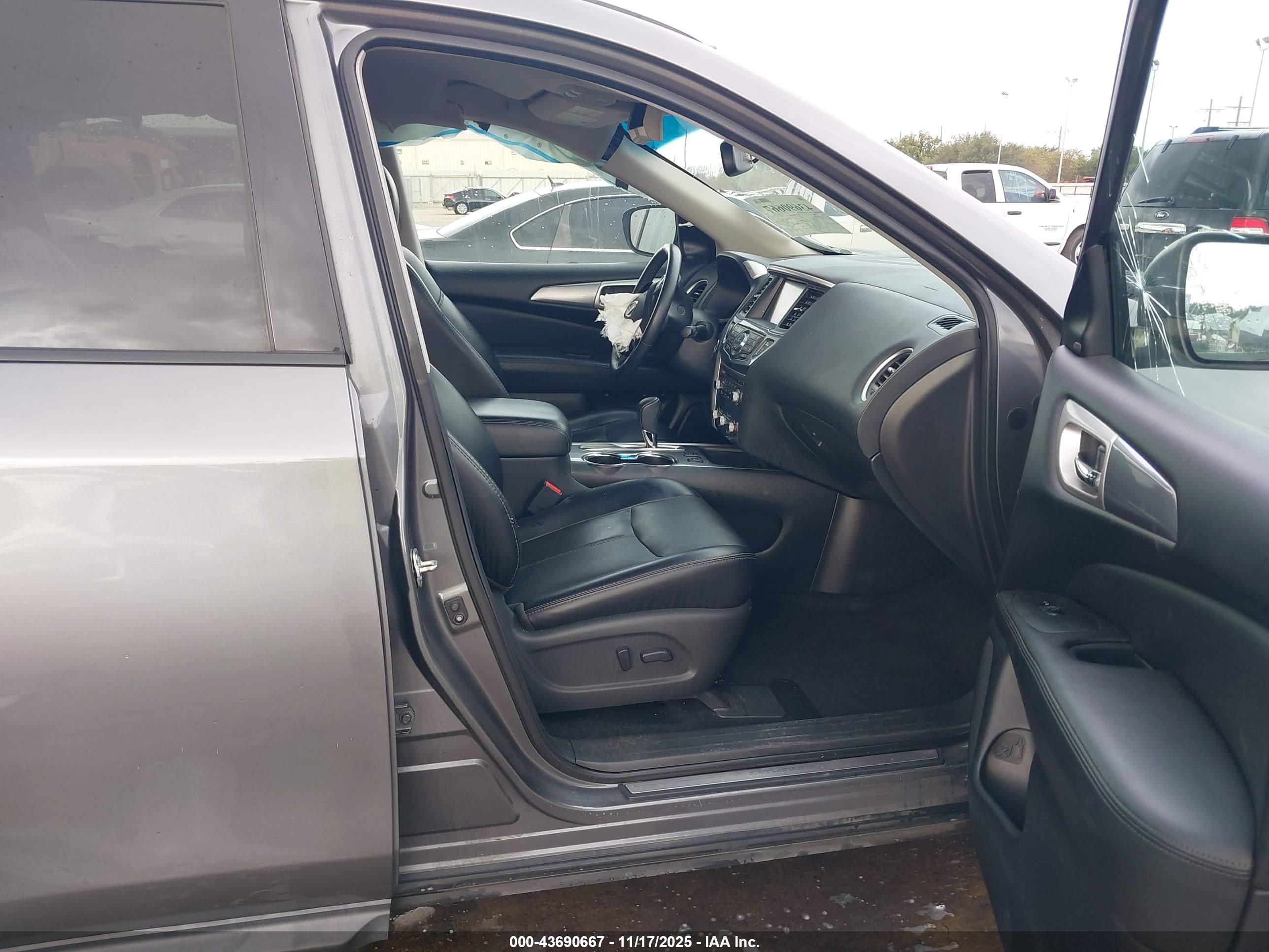 NISSAN PATHFINDER image 5