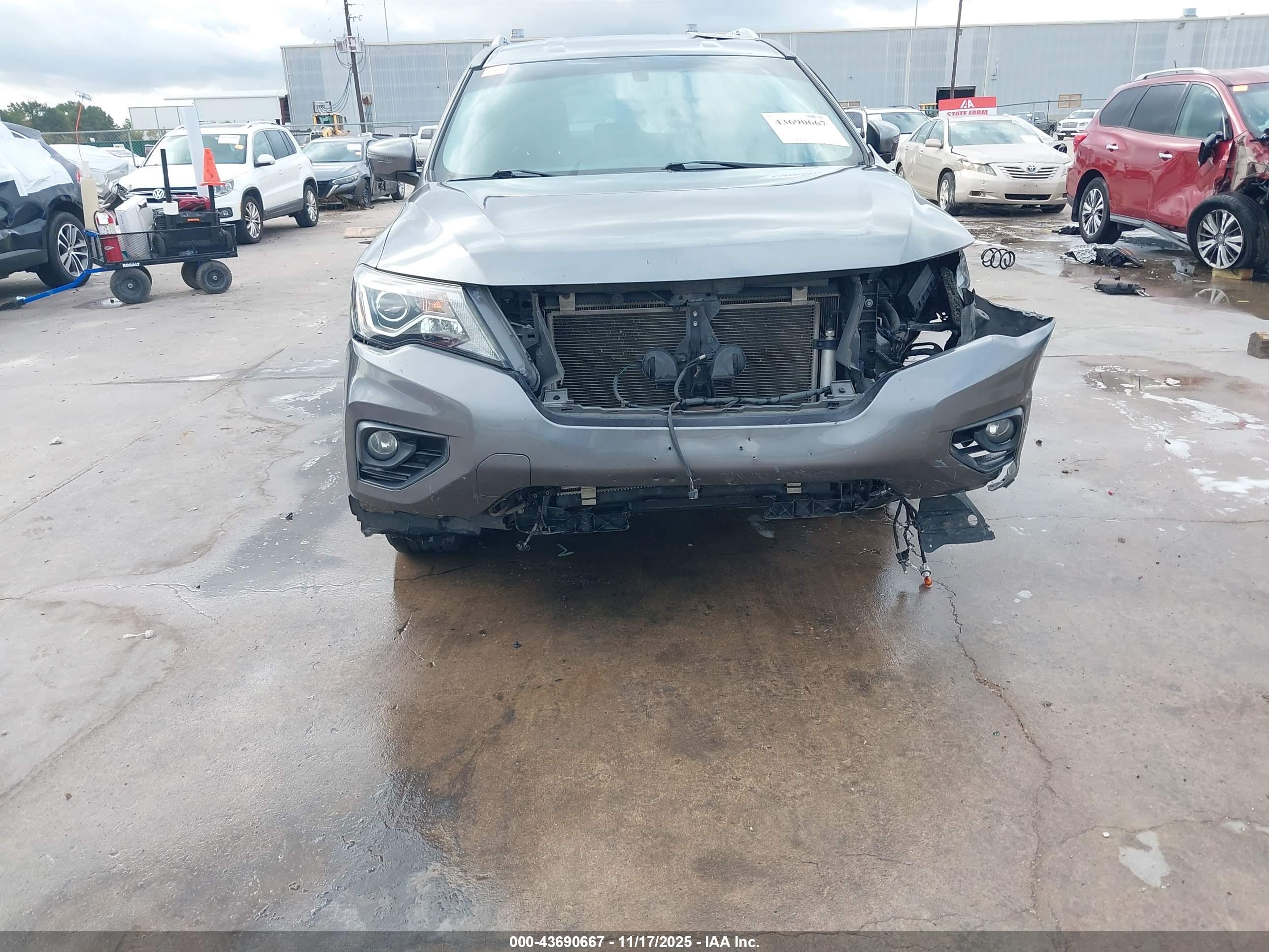 NISSAN PATHFINDER image 6