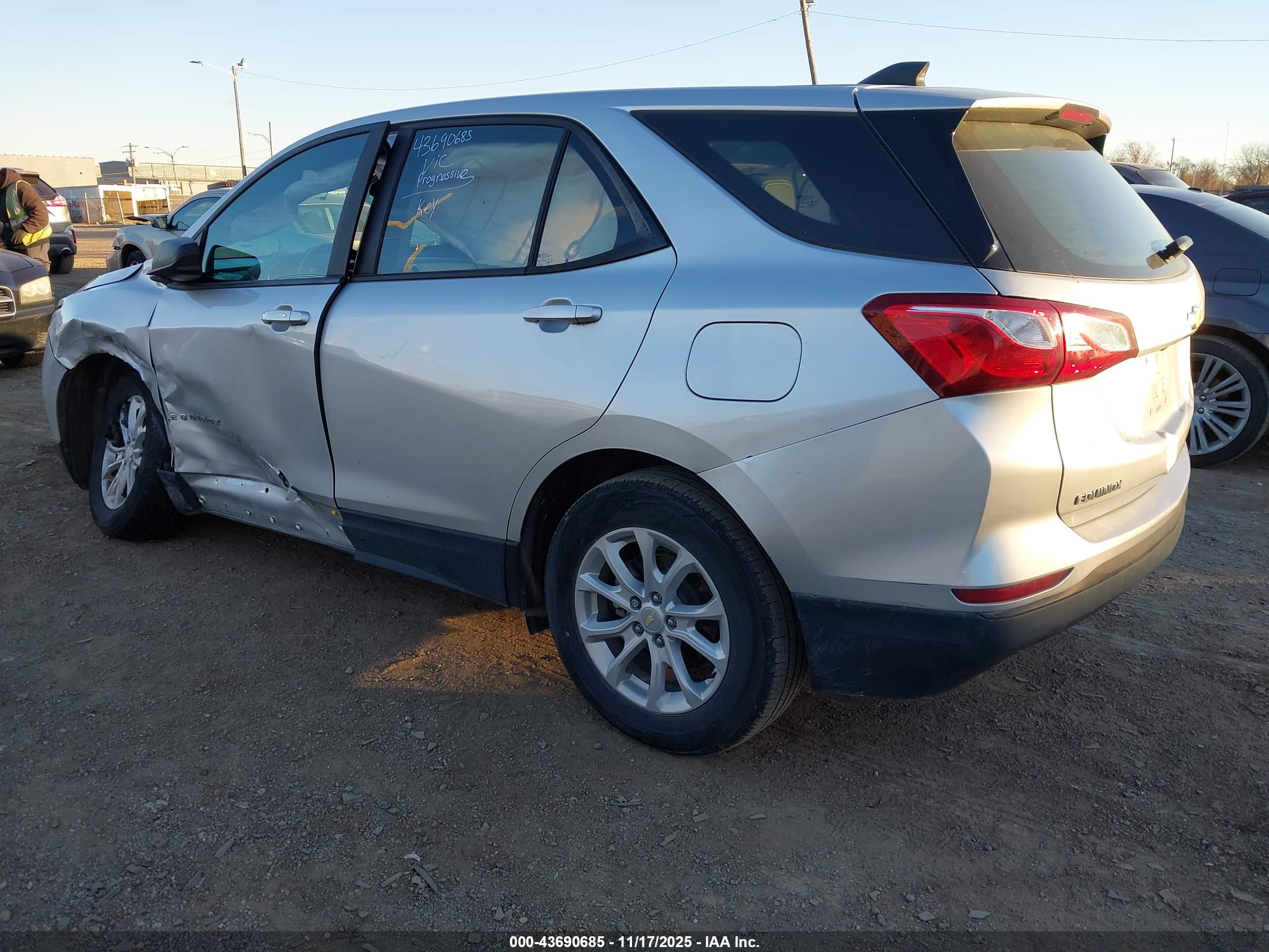 CHEVROLET EQUINOX image 3
