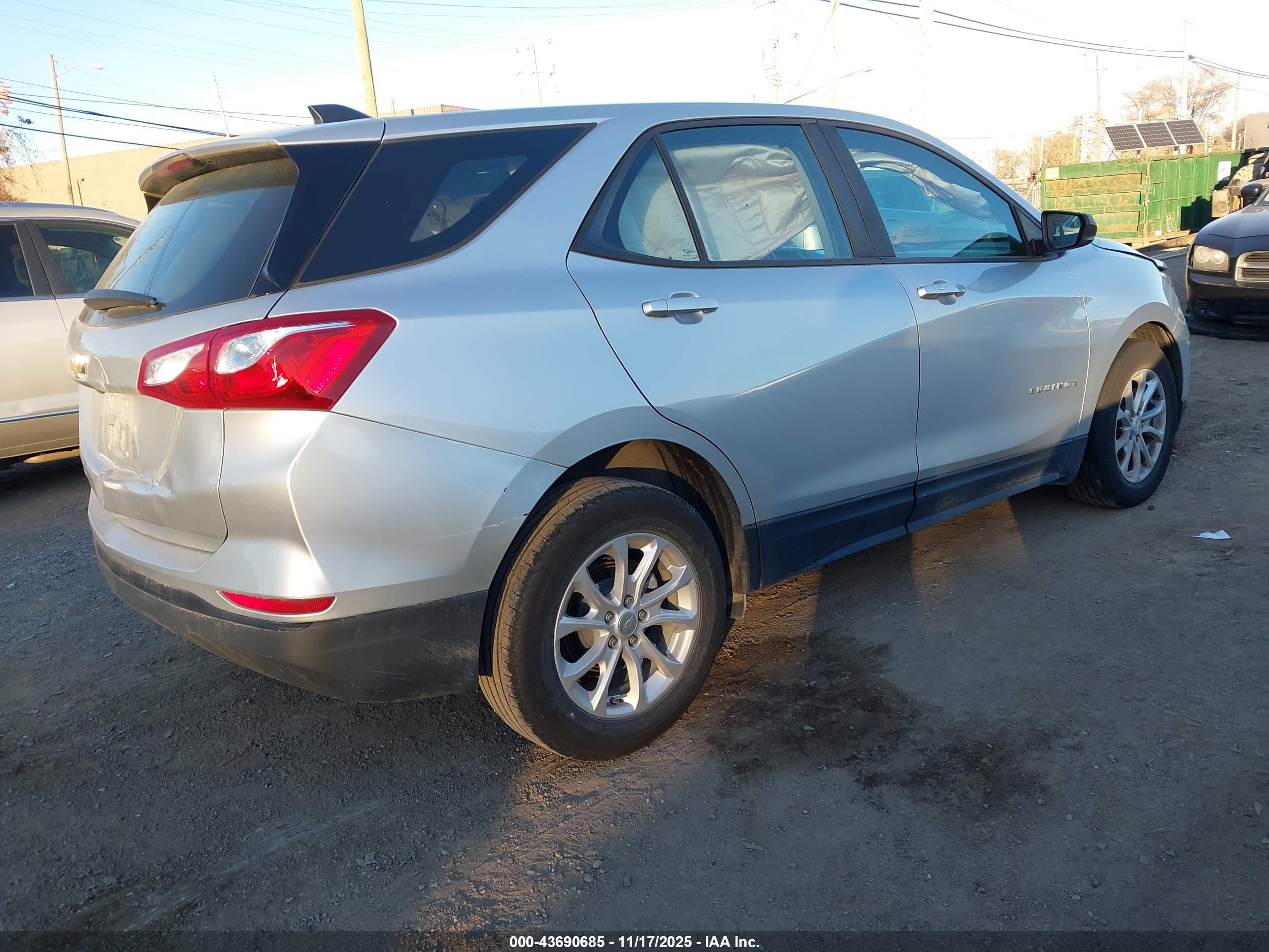 CHEVROLET EQUINOX image 4