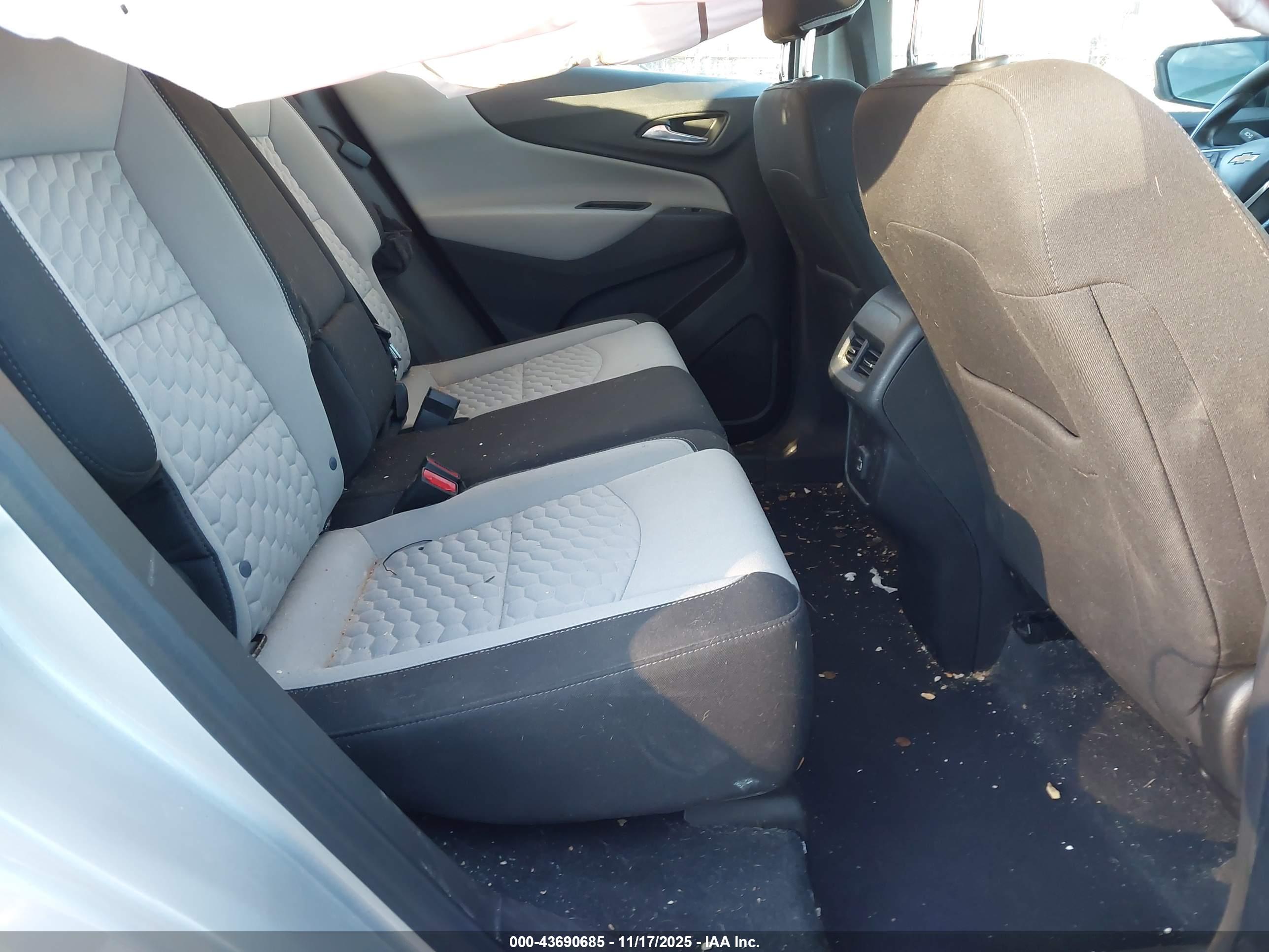 CHEVROLET EQUINOX image 8
