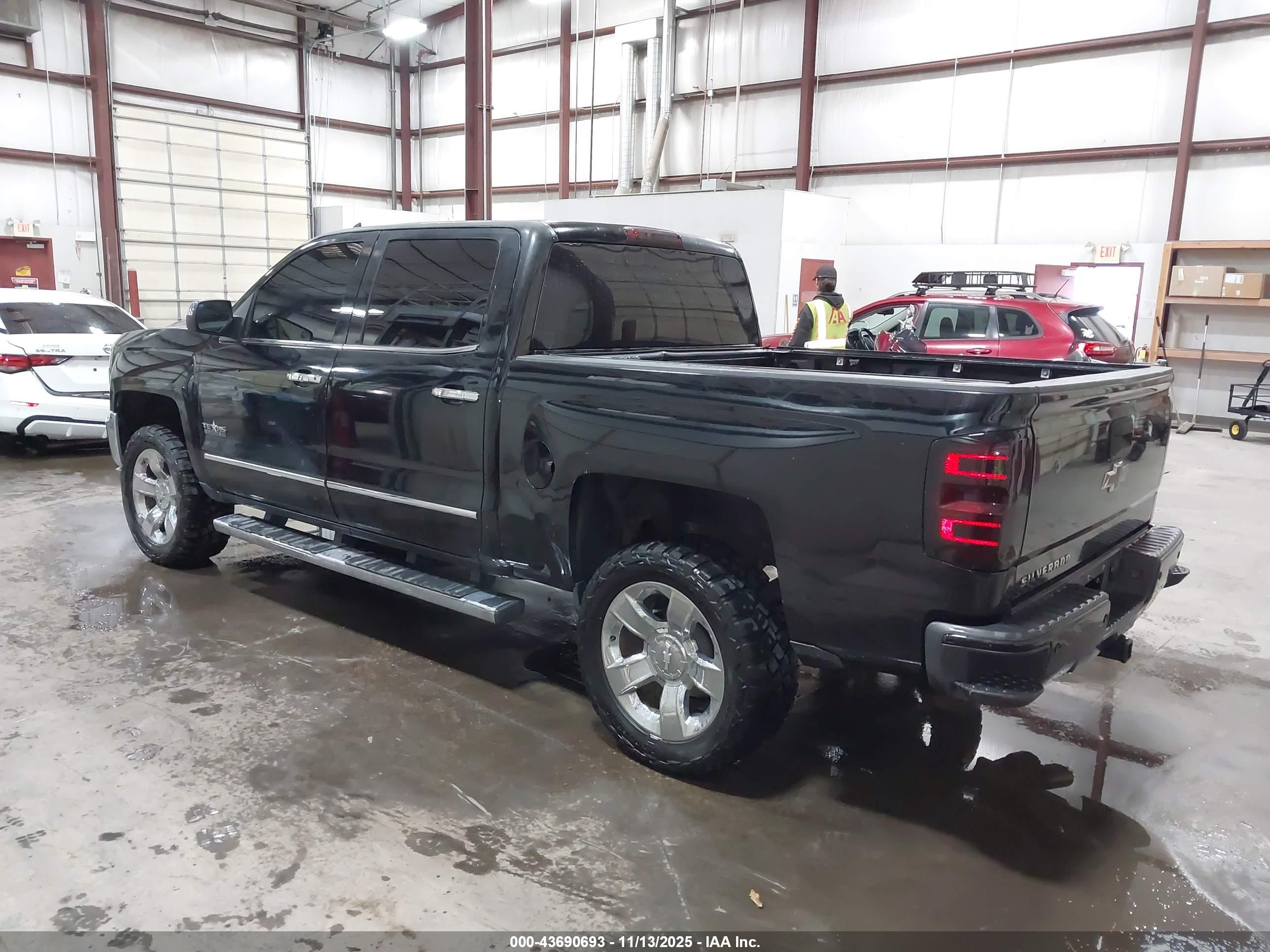 CHEVROLET SILVERADO image 3