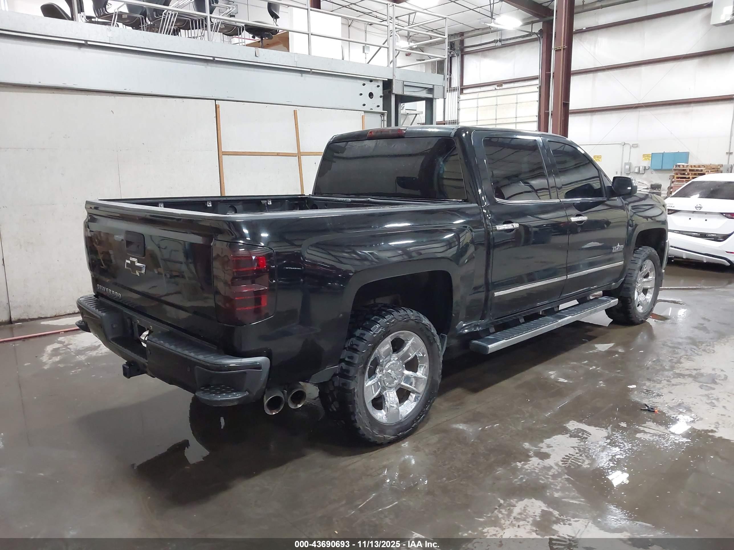 CHEVROLET SILVERADO image 4