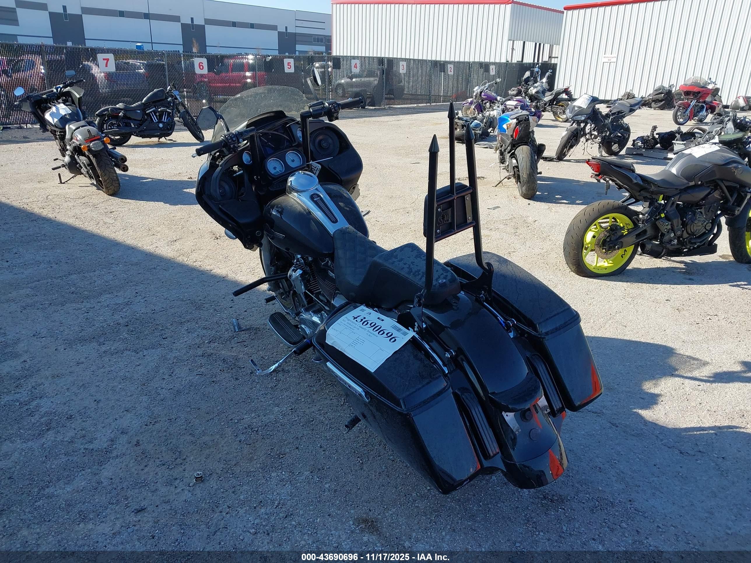 HARLEY-DAVIDSON FLTRX image 3