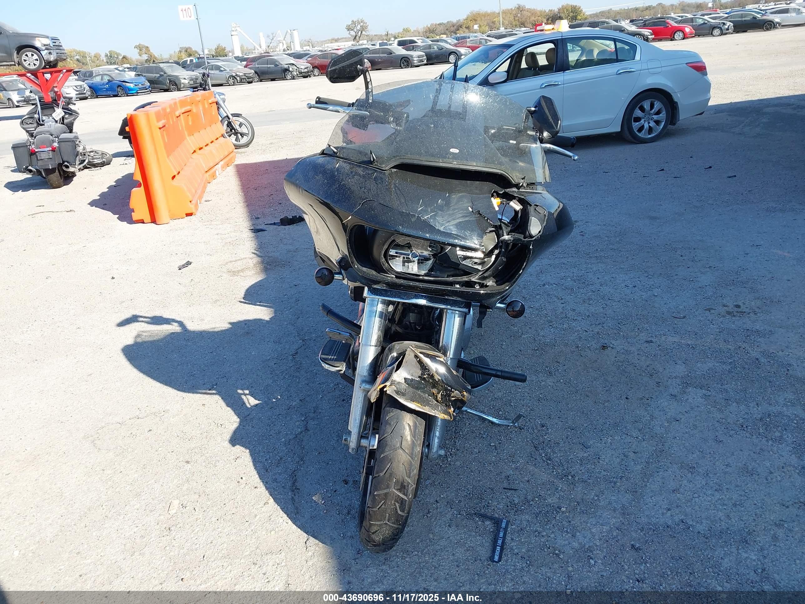 HARLEY-DAVIDSON FLTRX image 5