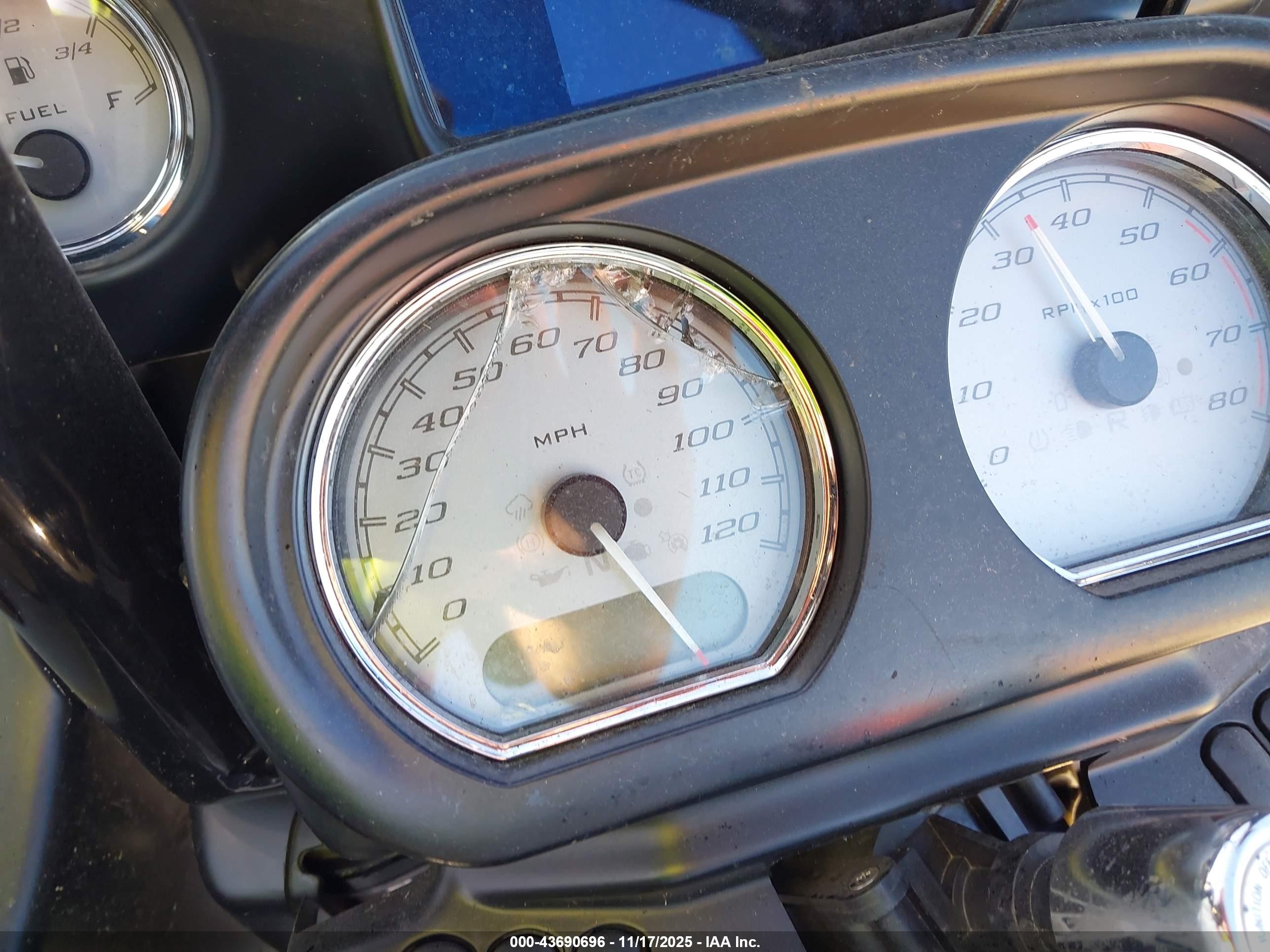 HARLEY-DAVIDSON FLTRX image 7