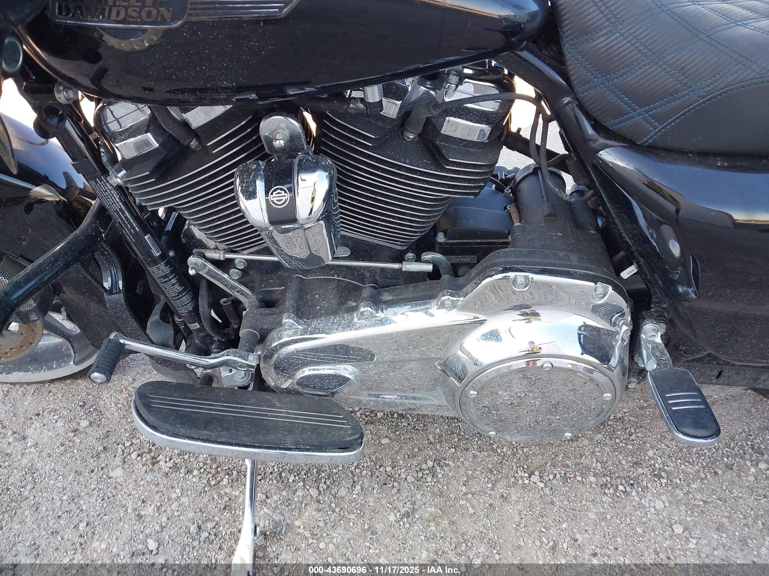 HARLEY-DAVIDSON FLTRX image 9
