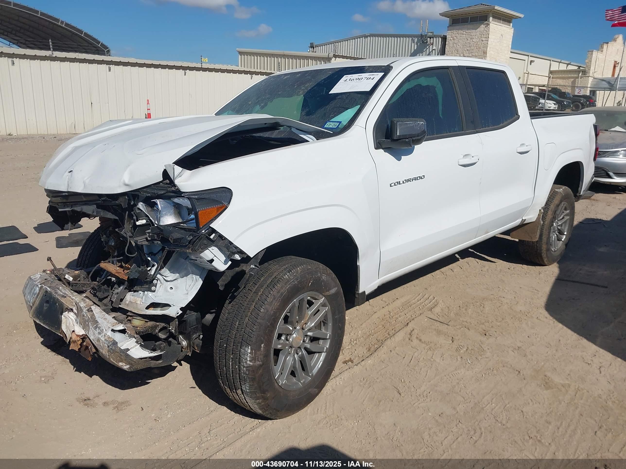 CHEVROLET COLORADO image 2