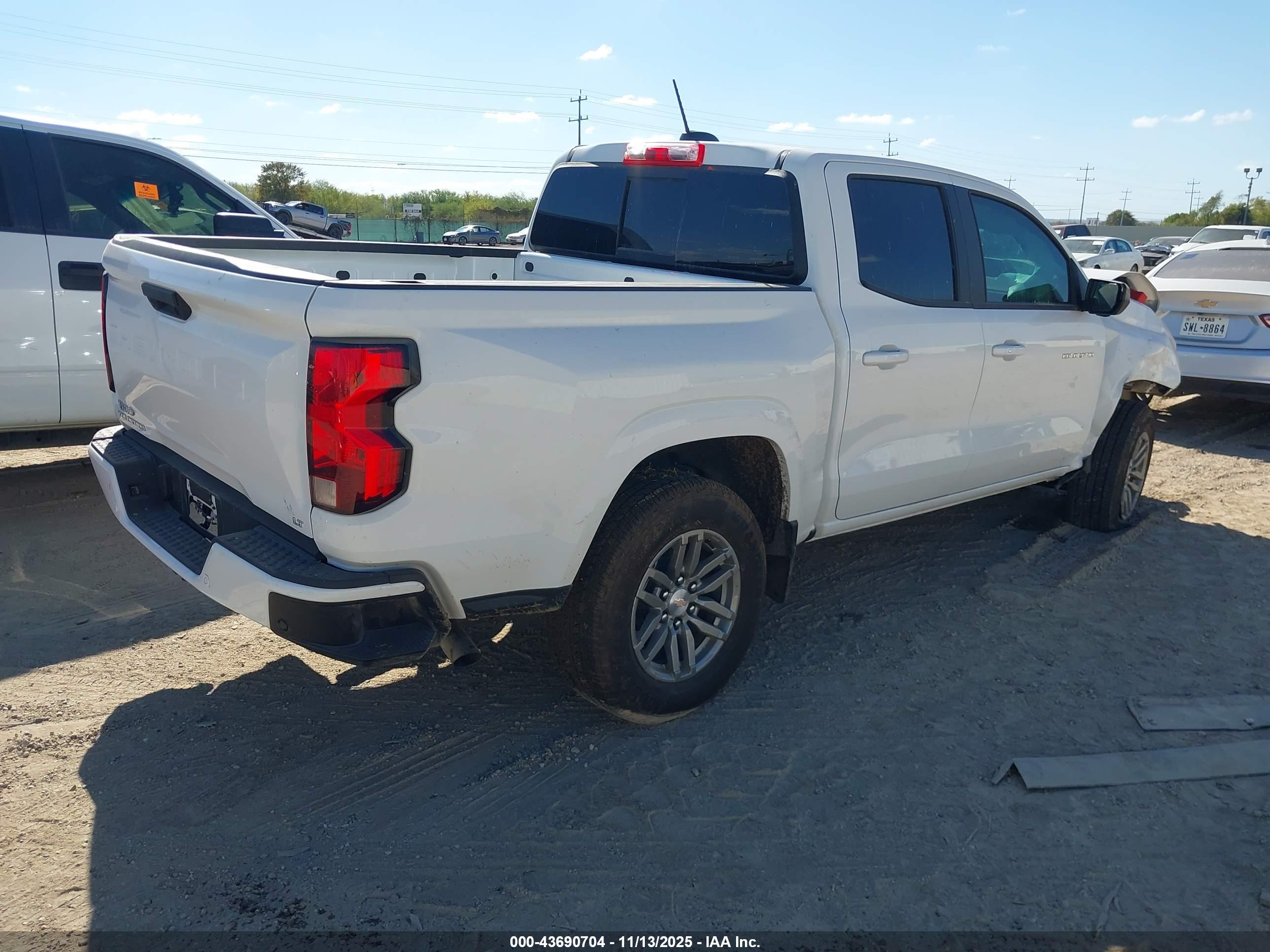 CHEVROLET COLORADO image 4