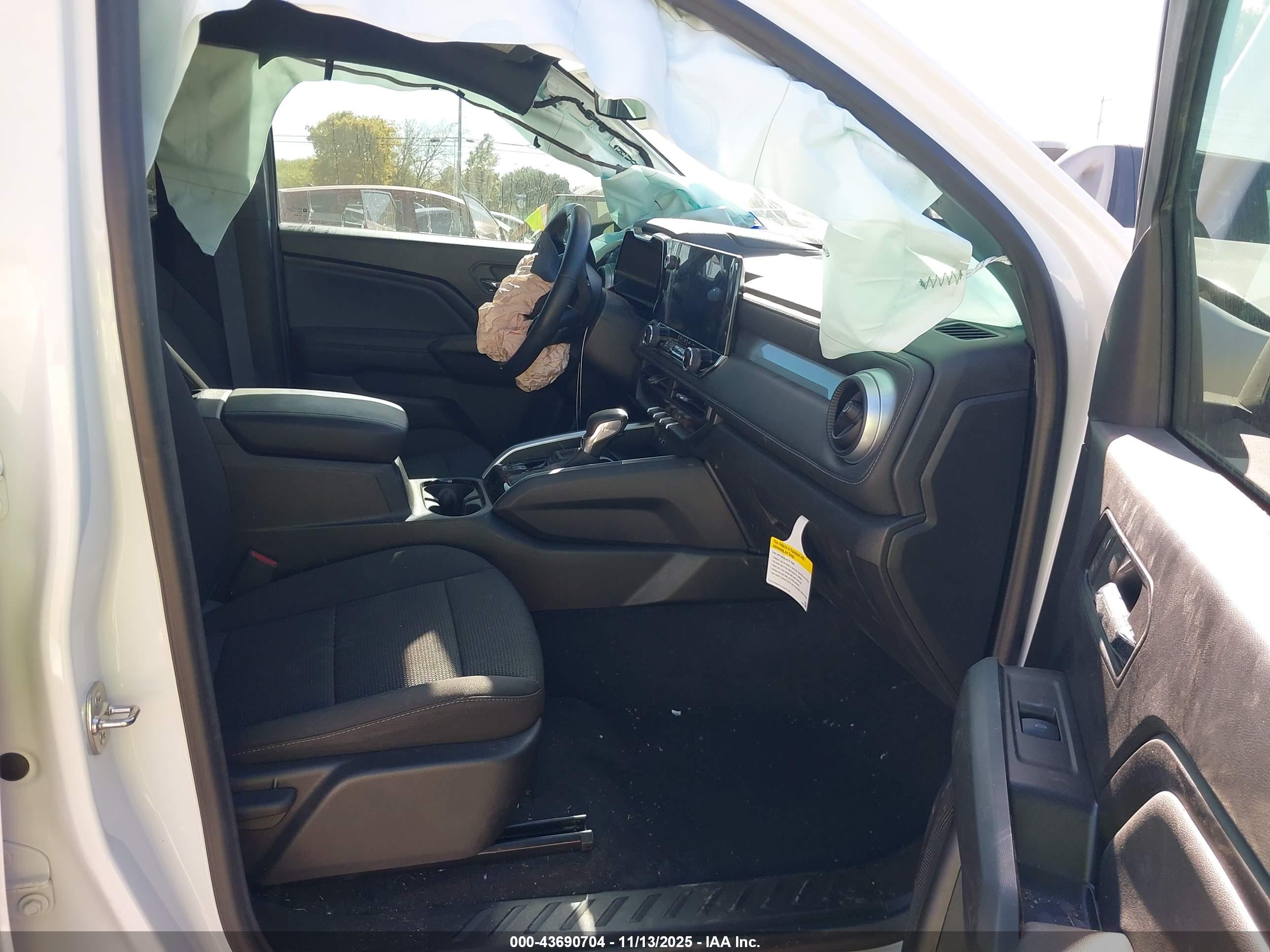 CHEVROLET COLORADO image 5