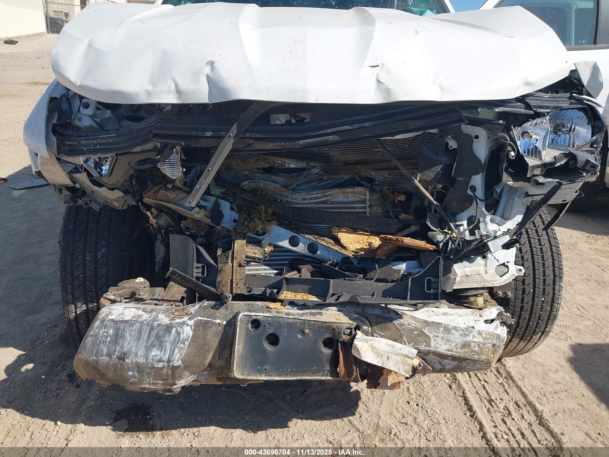 CHEVROLET COLORADO image 6