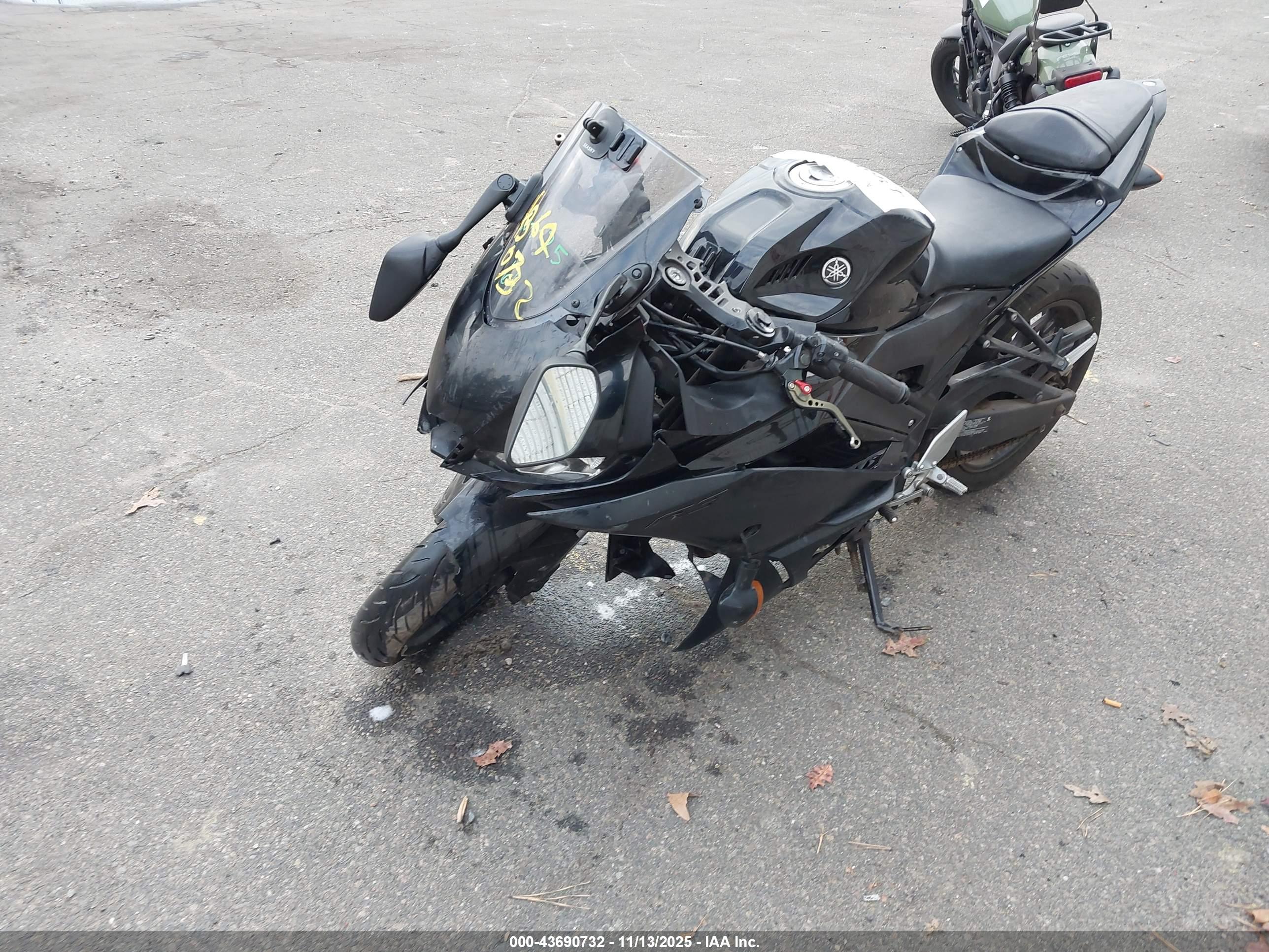YAMAHA YZFR3 image 2