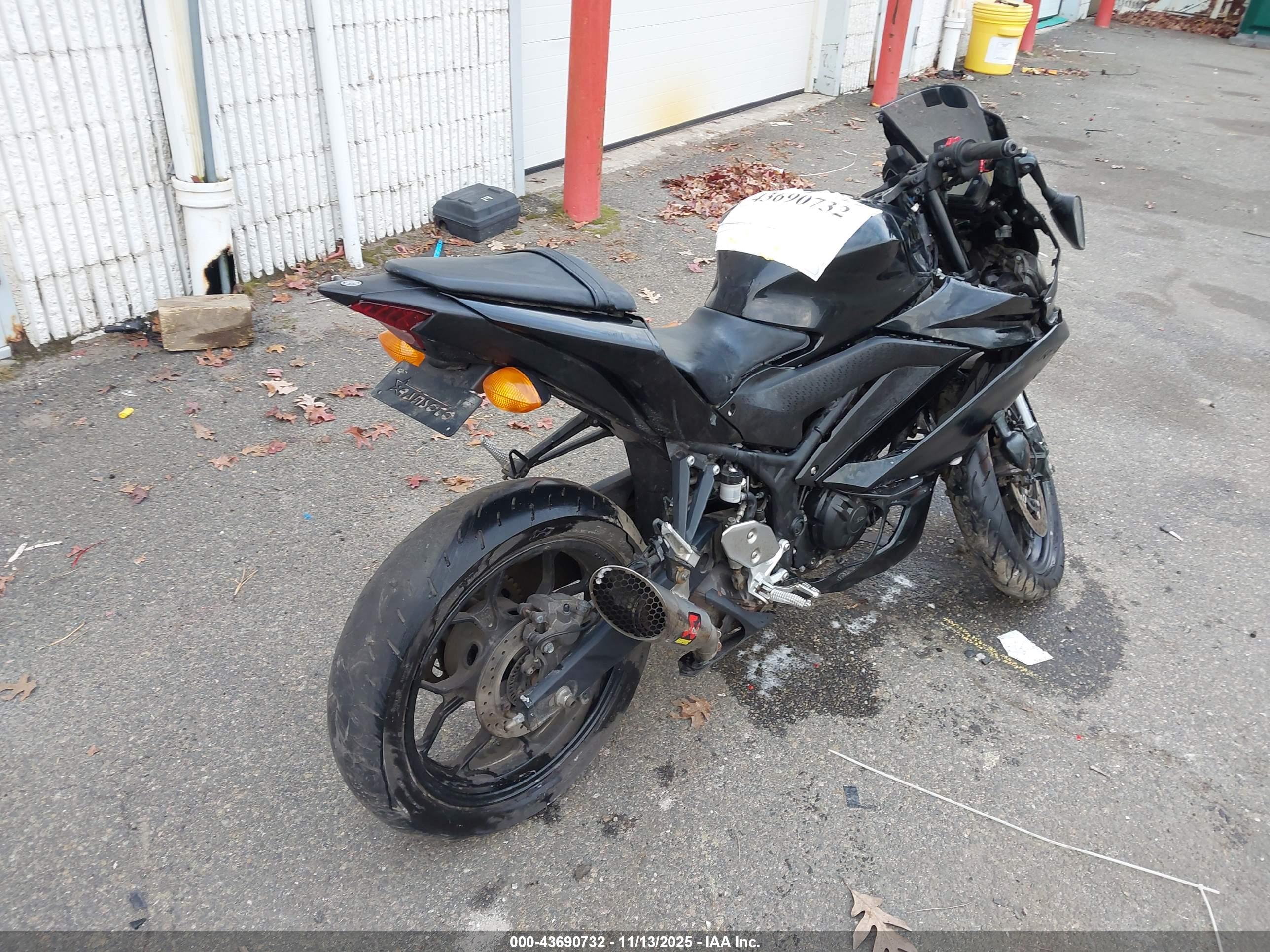 YAMAHA YZFR3 image 4