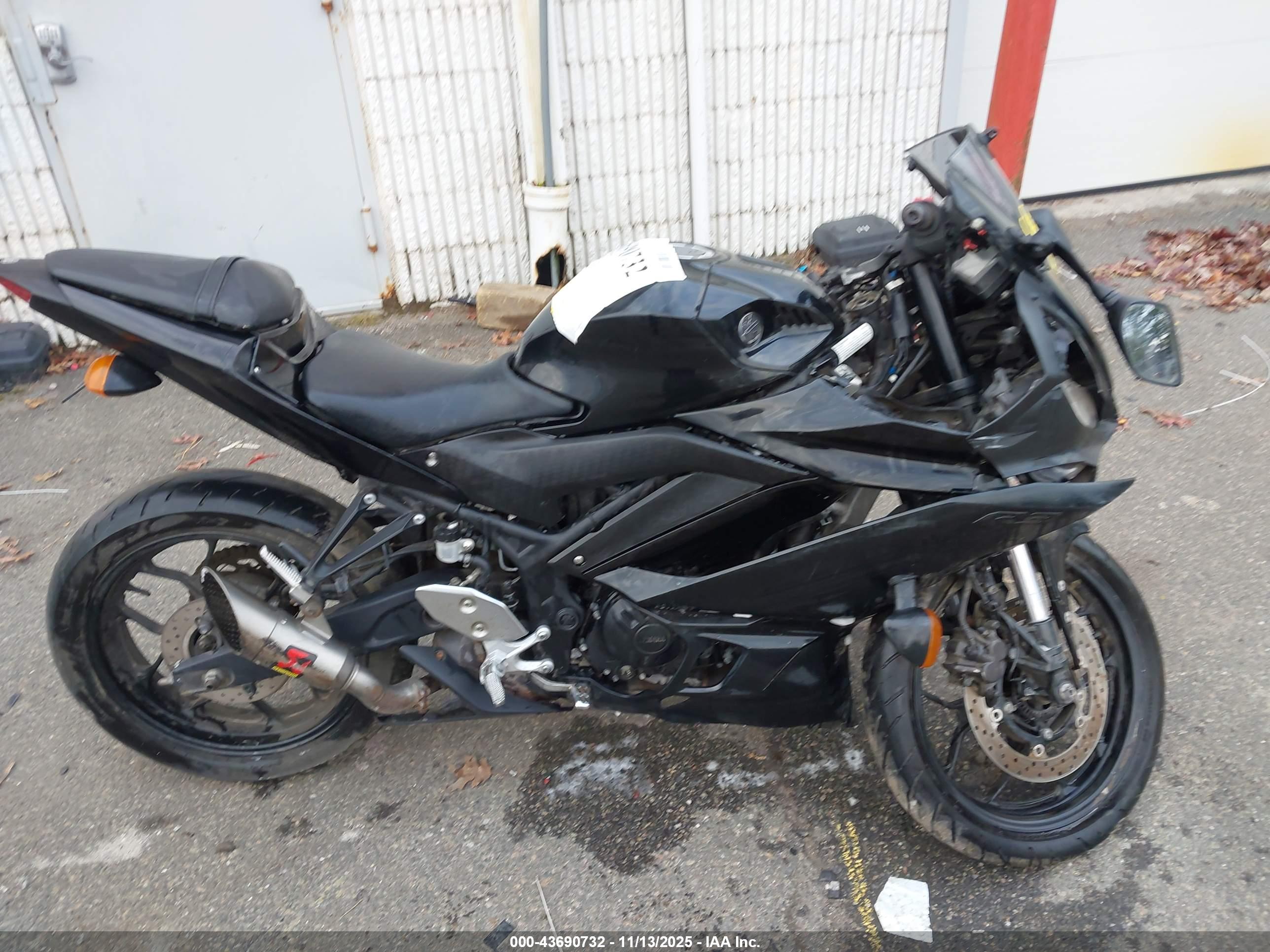 YAMAHA YZFR3 image 8