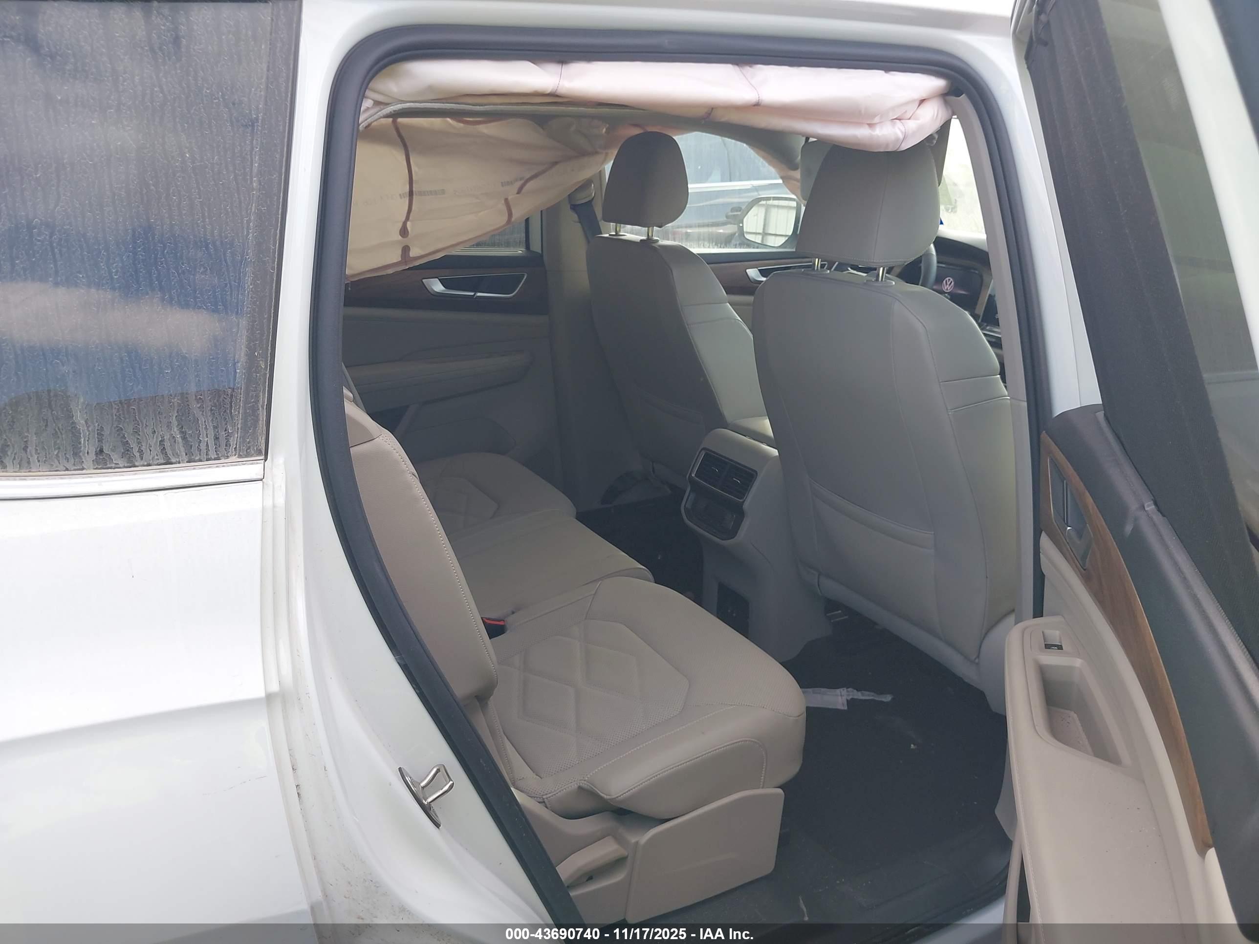 VOLKSWAGEN ATLAS image 8