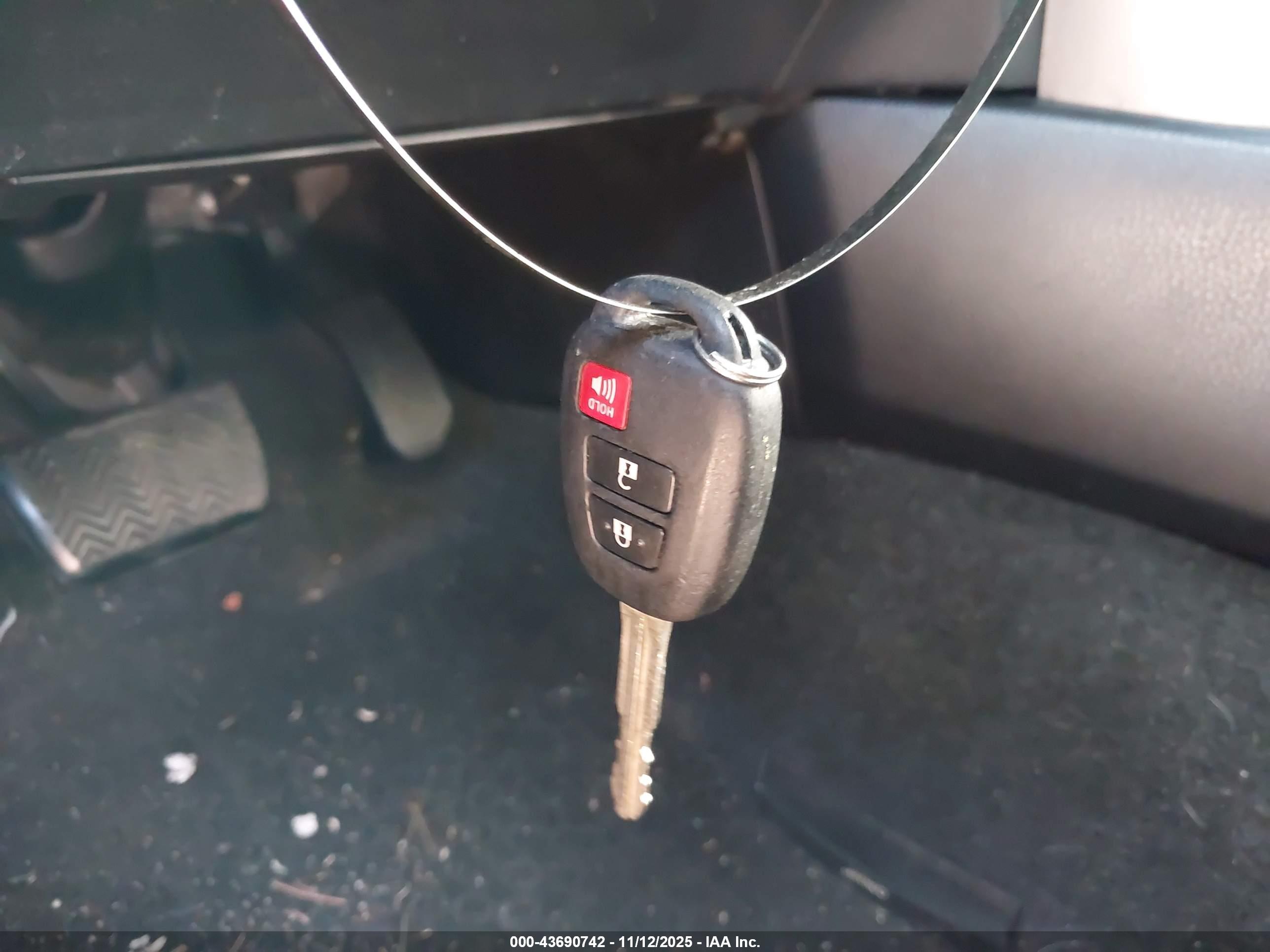 TOYOTA RAV4 image 11