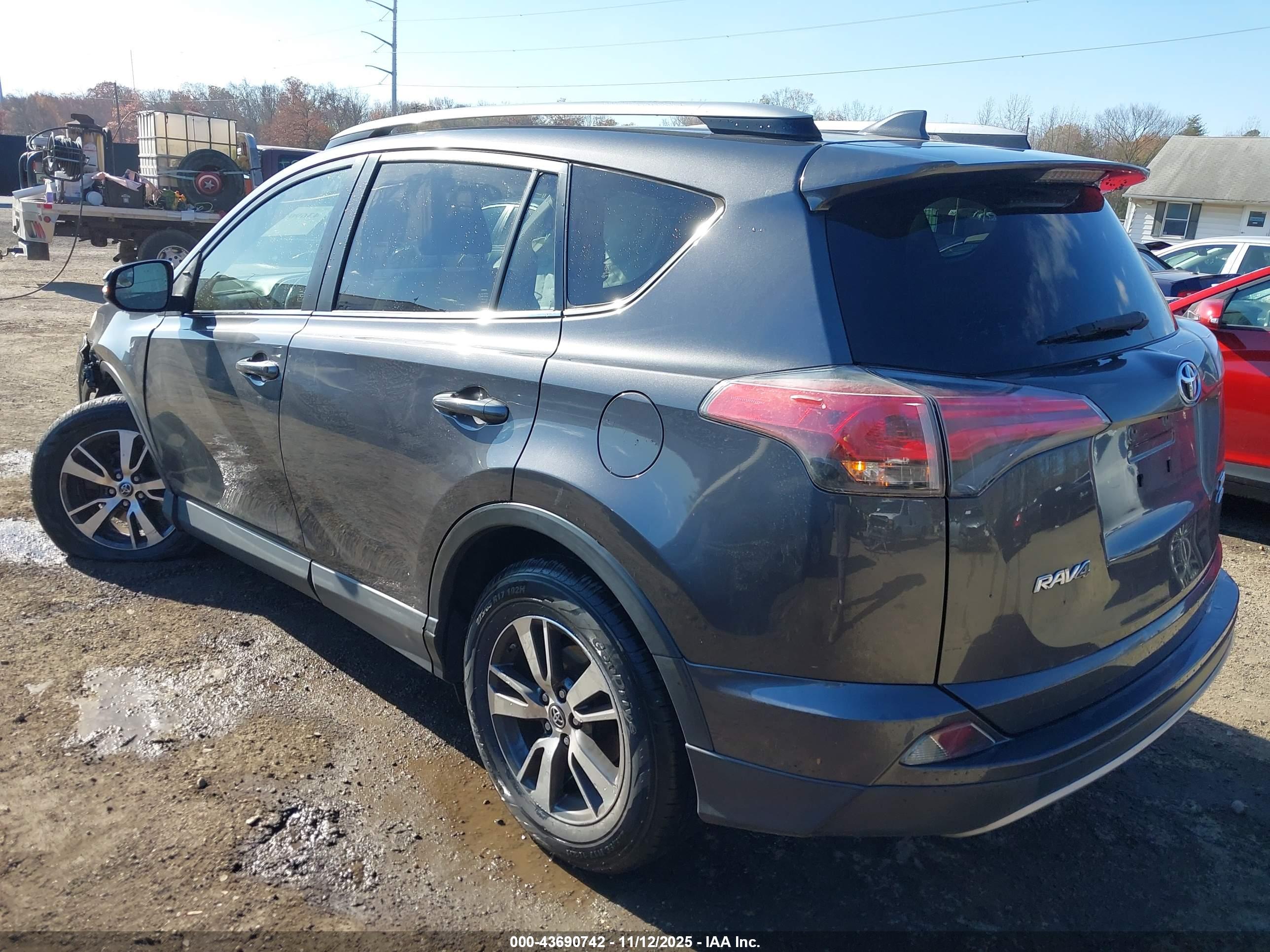 TOYOTA RAV4 image 3