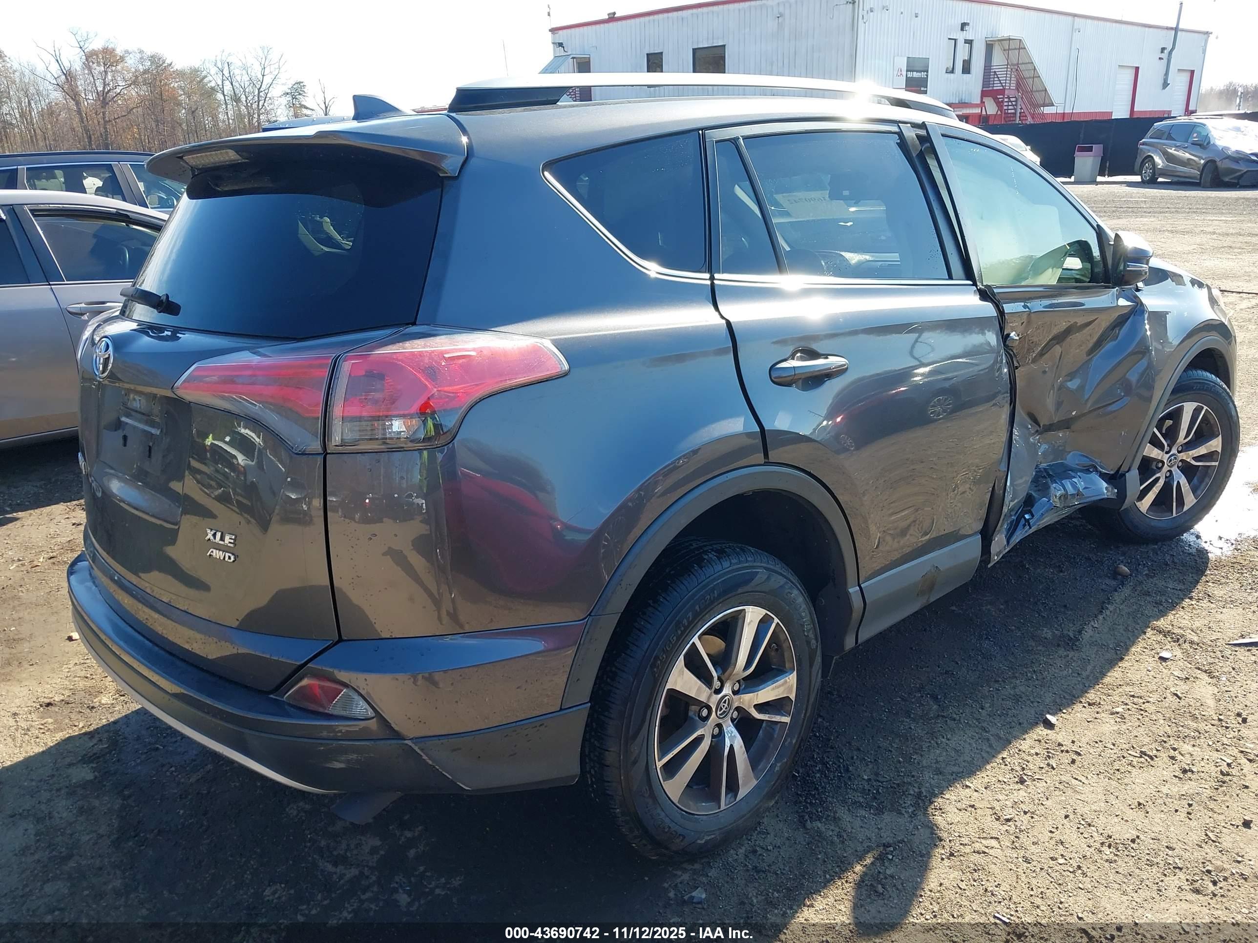 TOYOTA RAV4 image 4