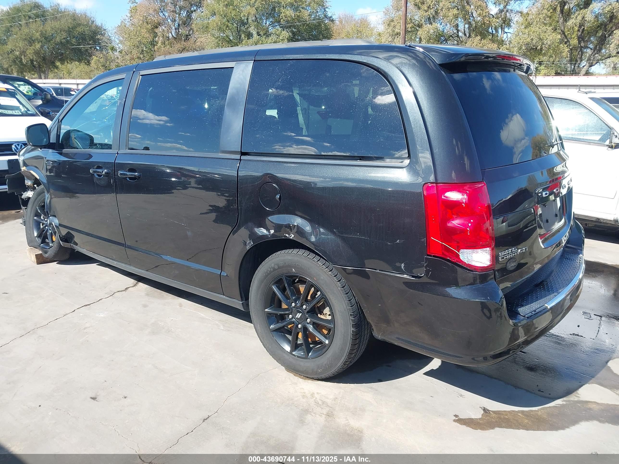 DODGE GRAND image 3