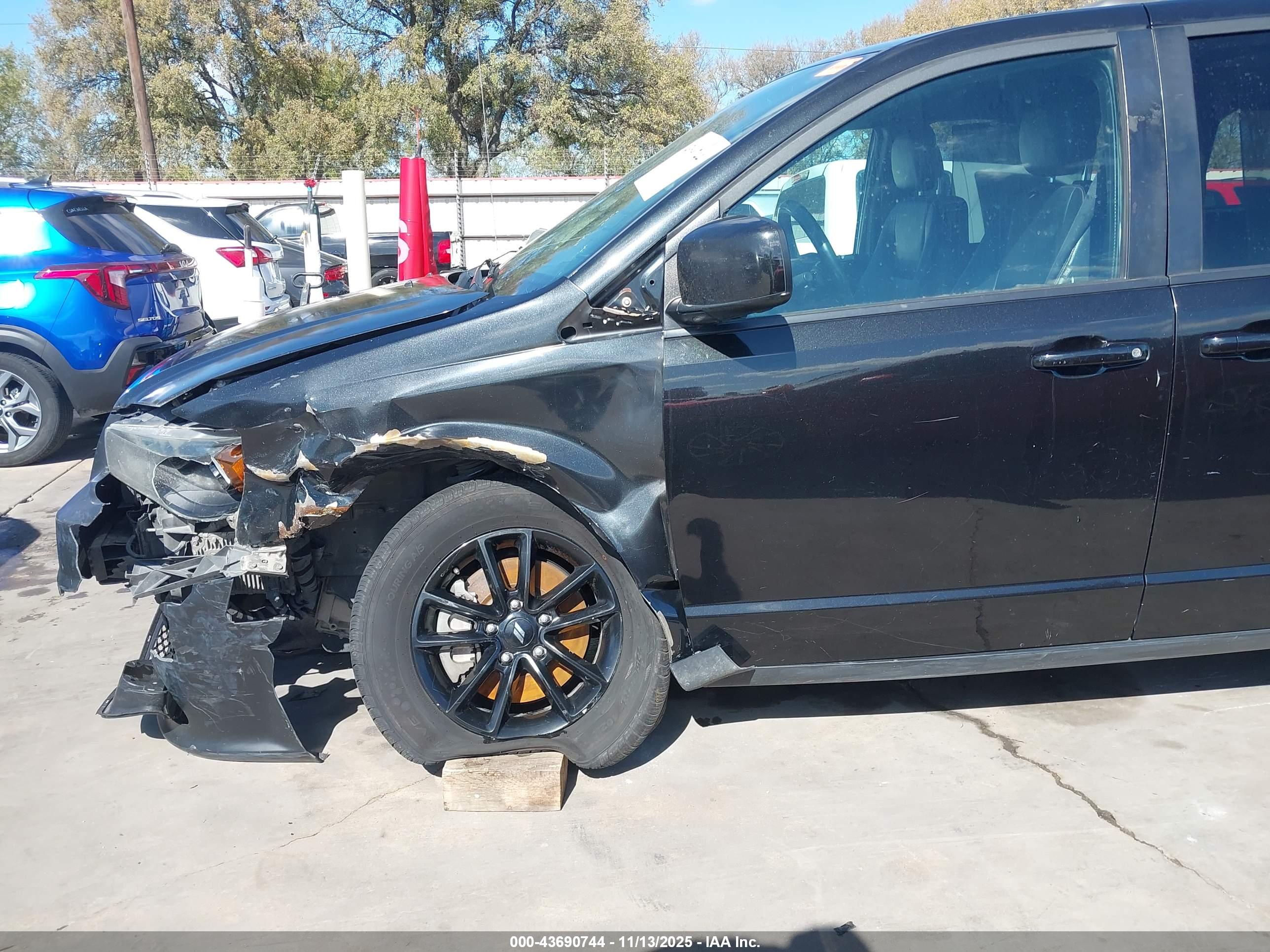 DODGE GRAND image 6
