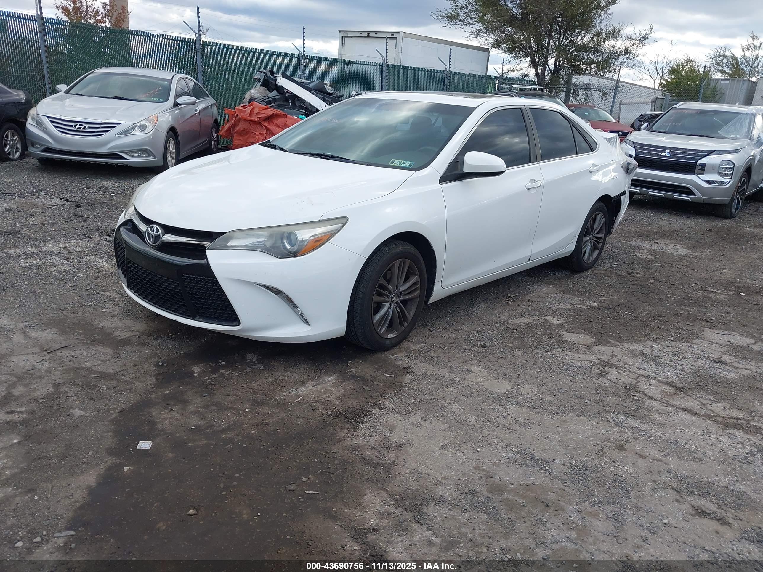TOYOTA CAMRY image 2