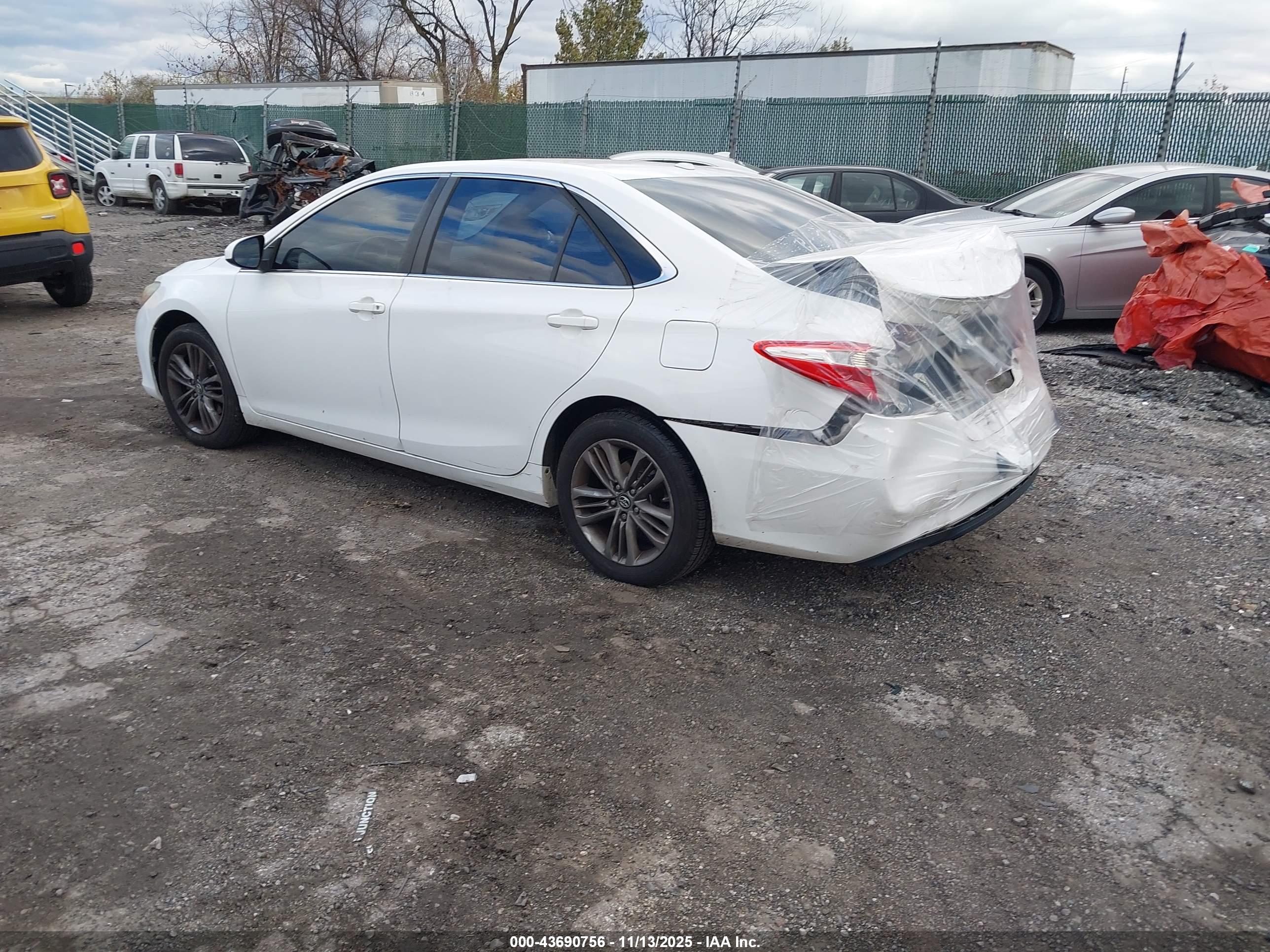 TOYOTA CAMRY image 3