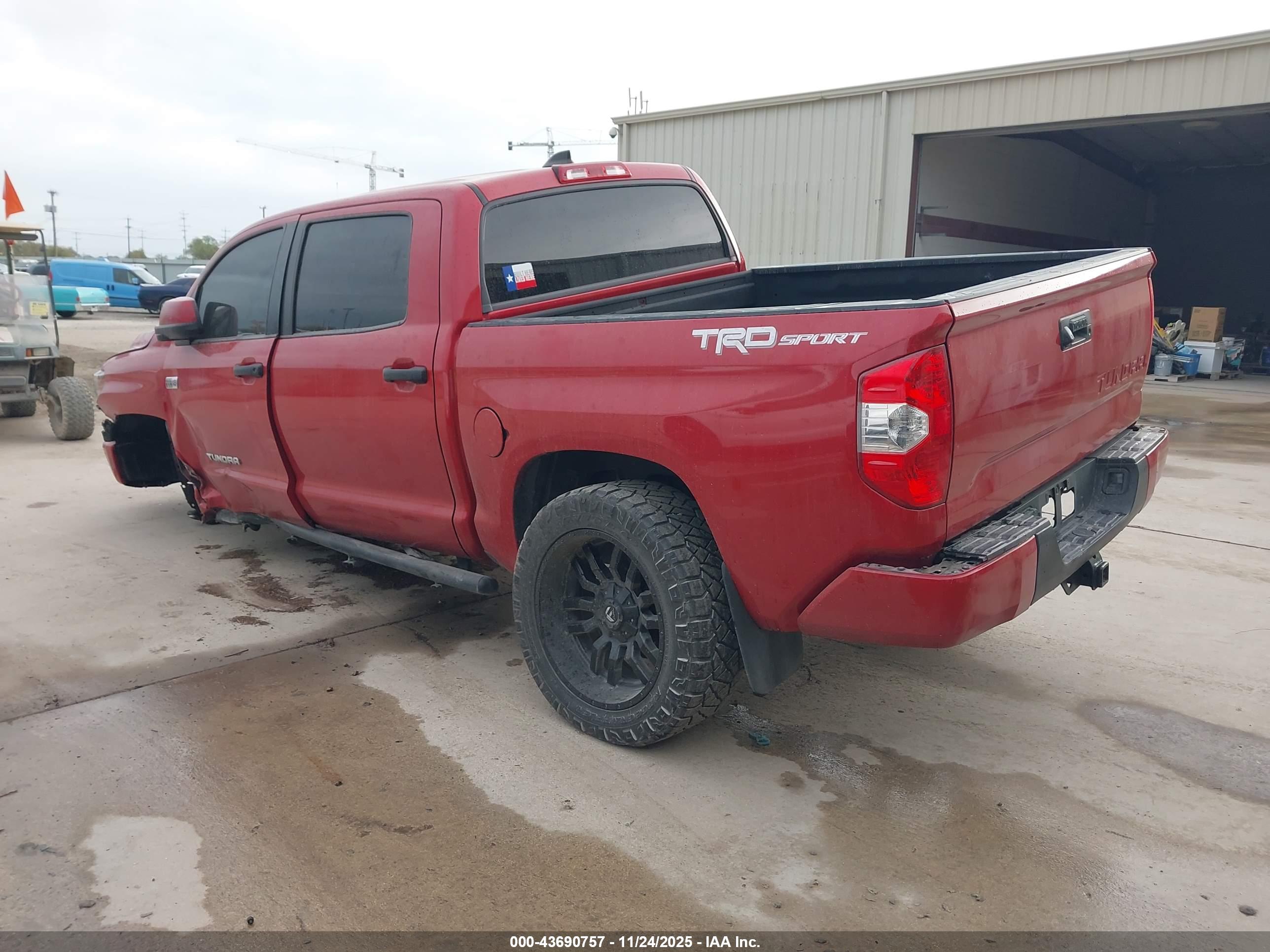TOYOTA TUNDRA image 3