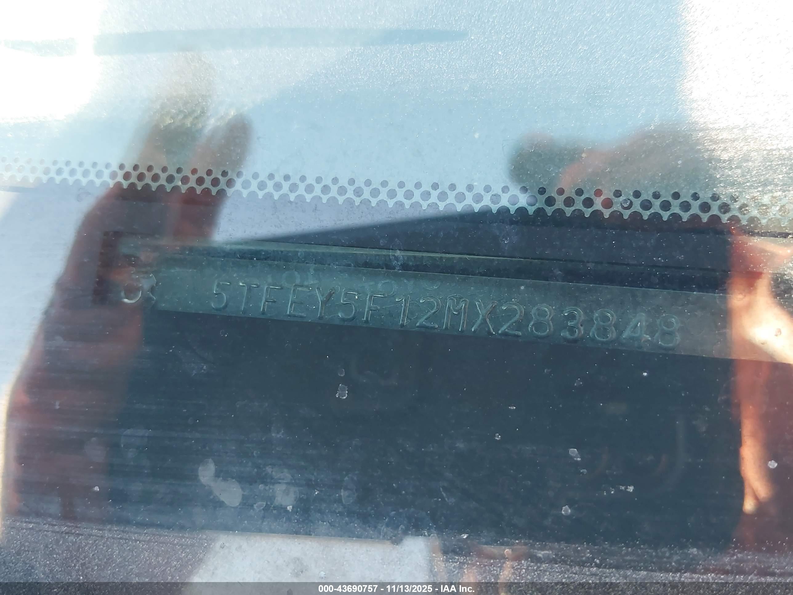 TOYOTA TUNDRA image 9