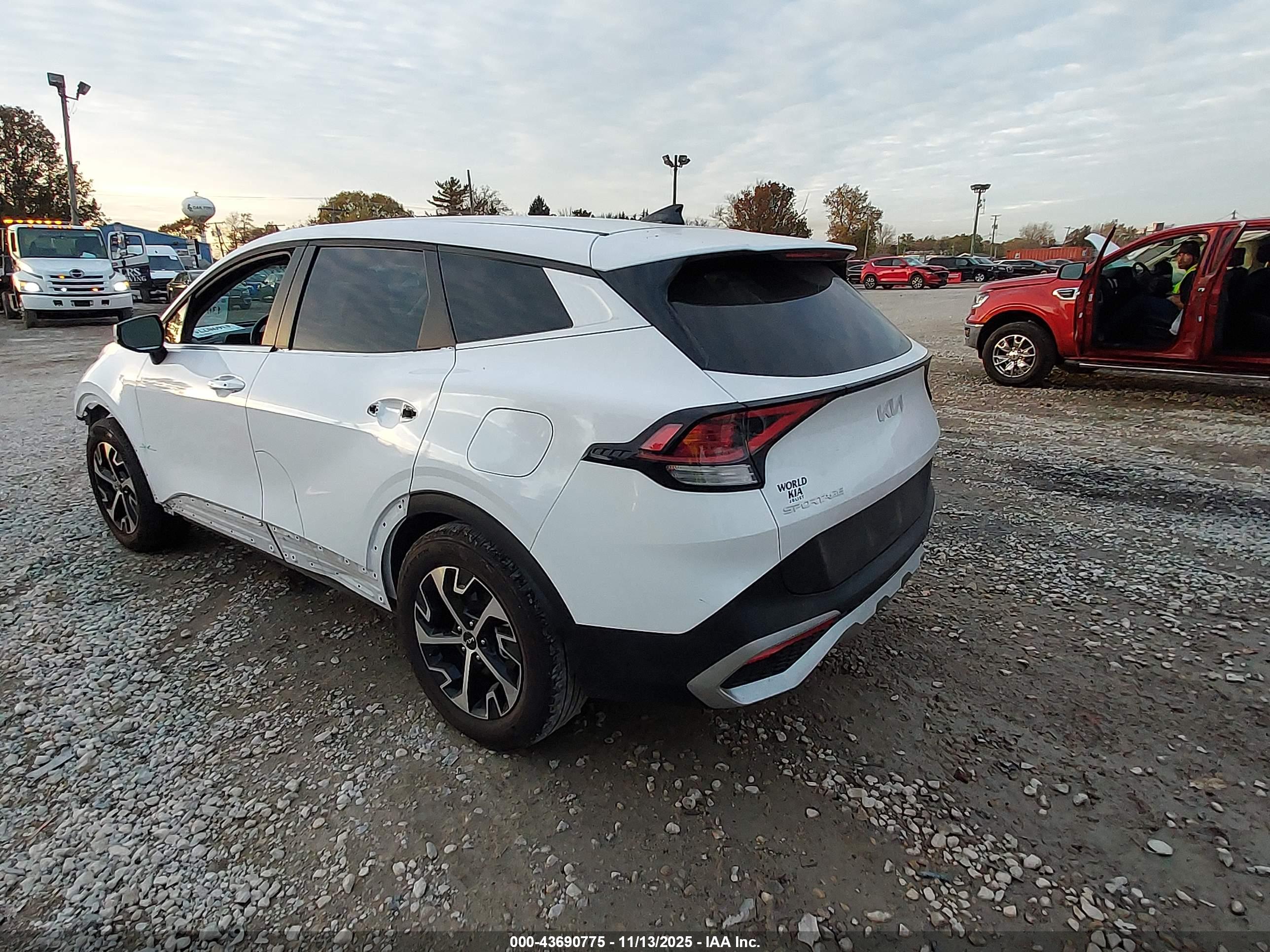 KIA SPORTAGE image 3