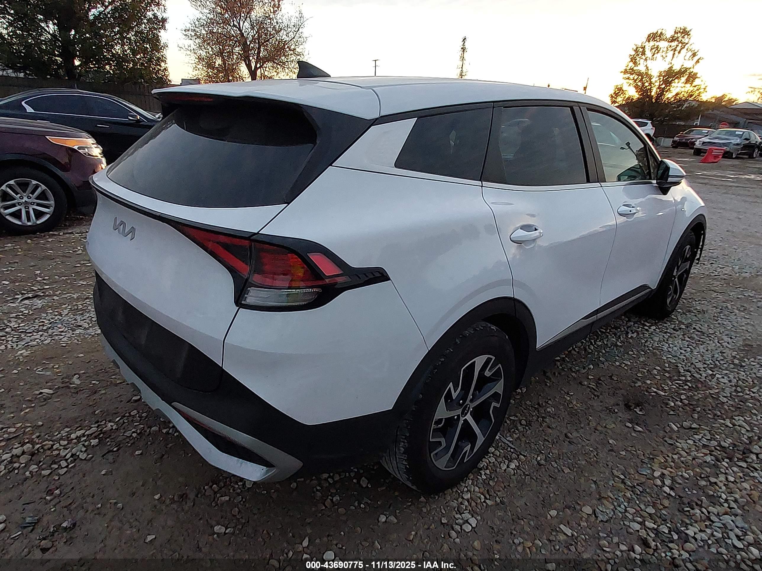 KIA SPORTAGE image 4