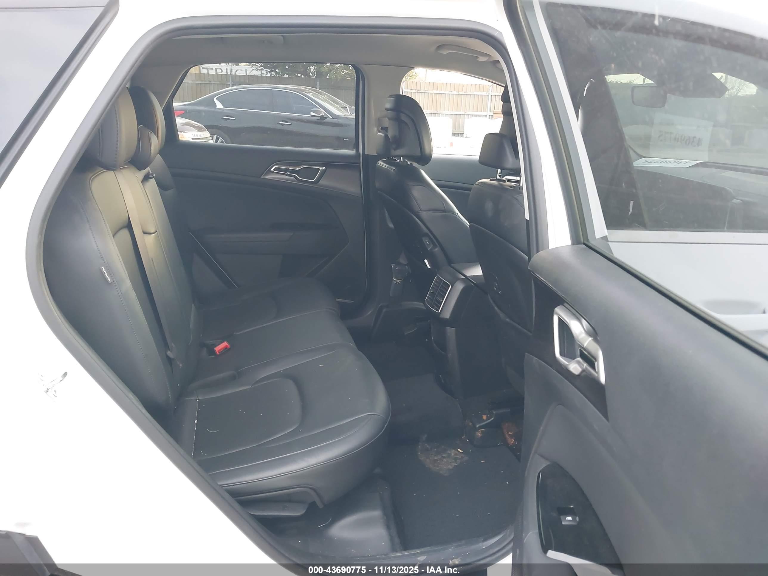 KIA SPORTAGE image 8