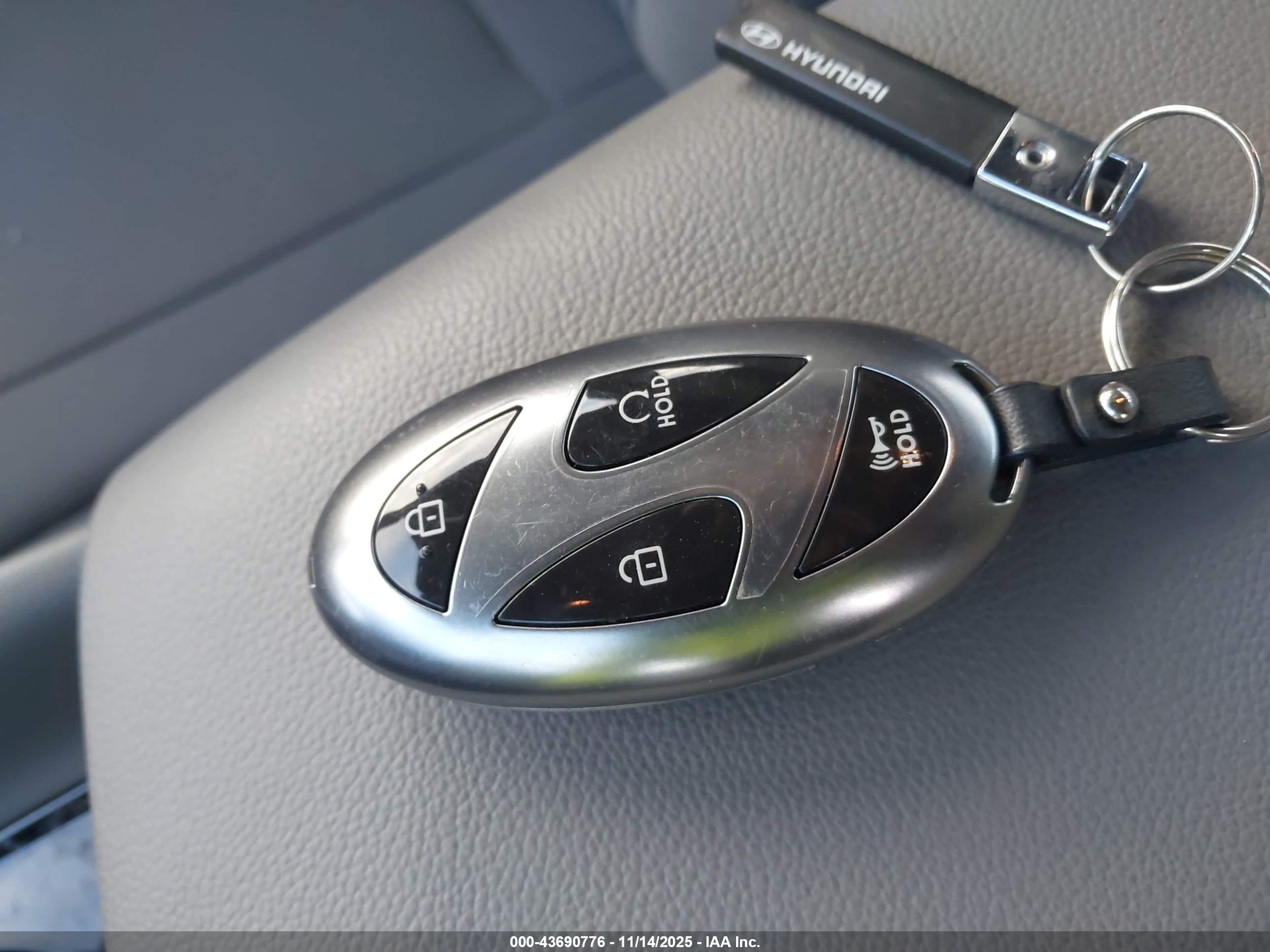 HYUNDAI ELANTRA image 11