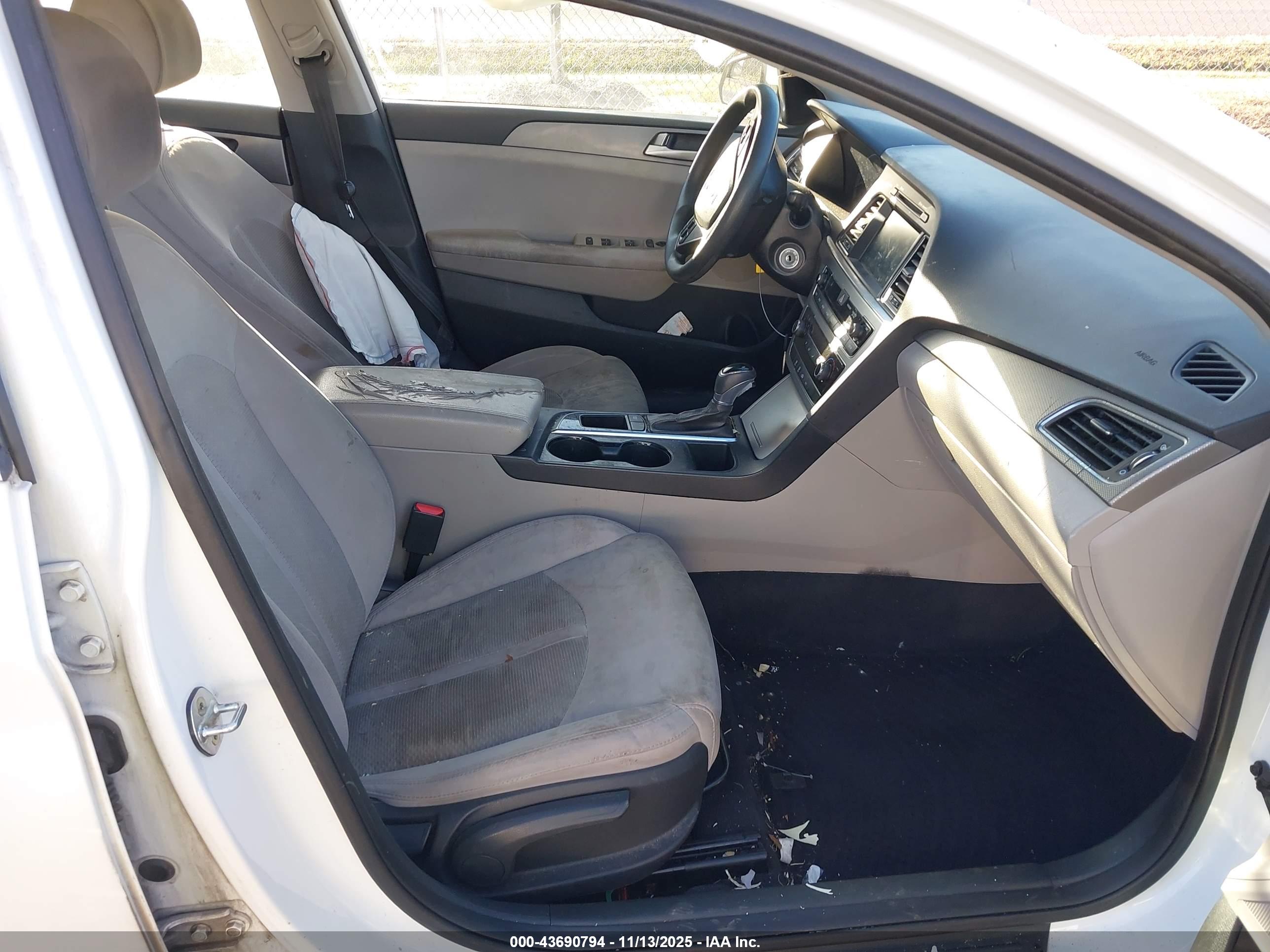 HYUNDAI SONATA image 5