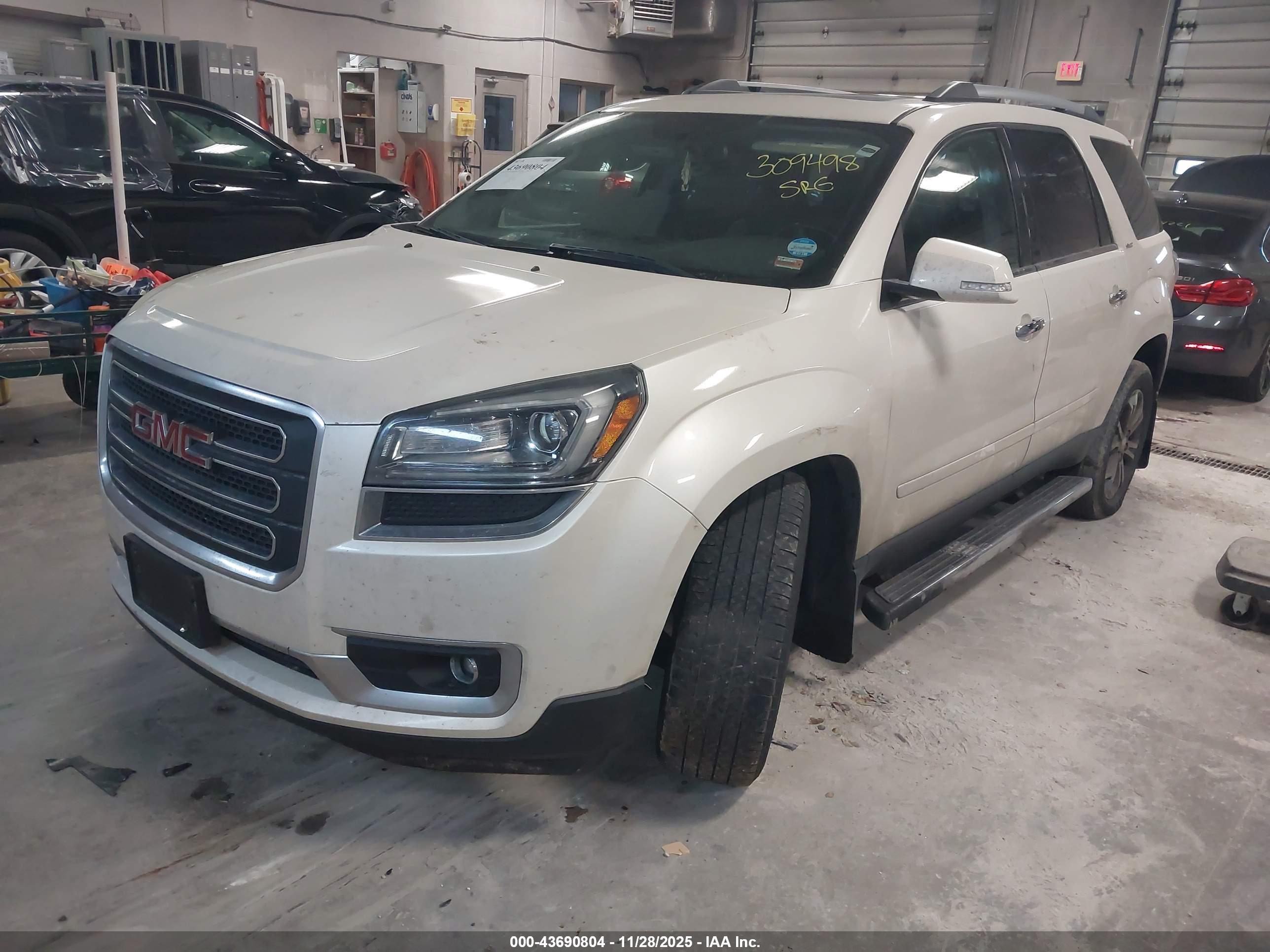 GMC ACADIA image 2