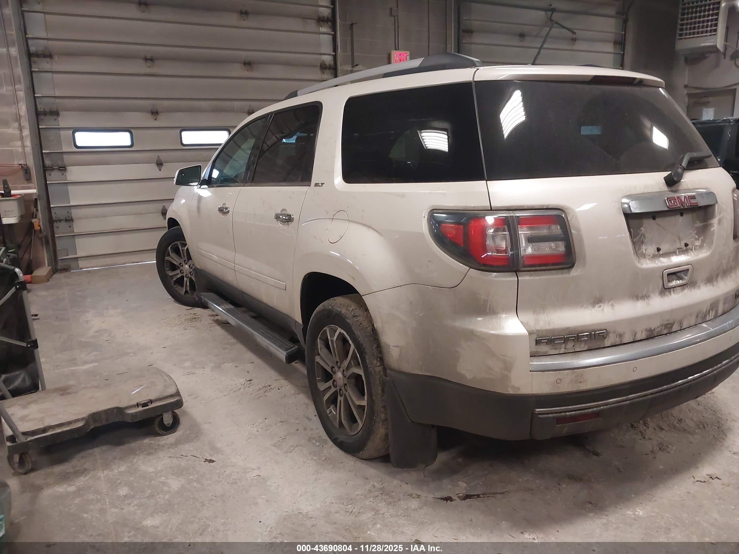 GMC ACADIA image 3