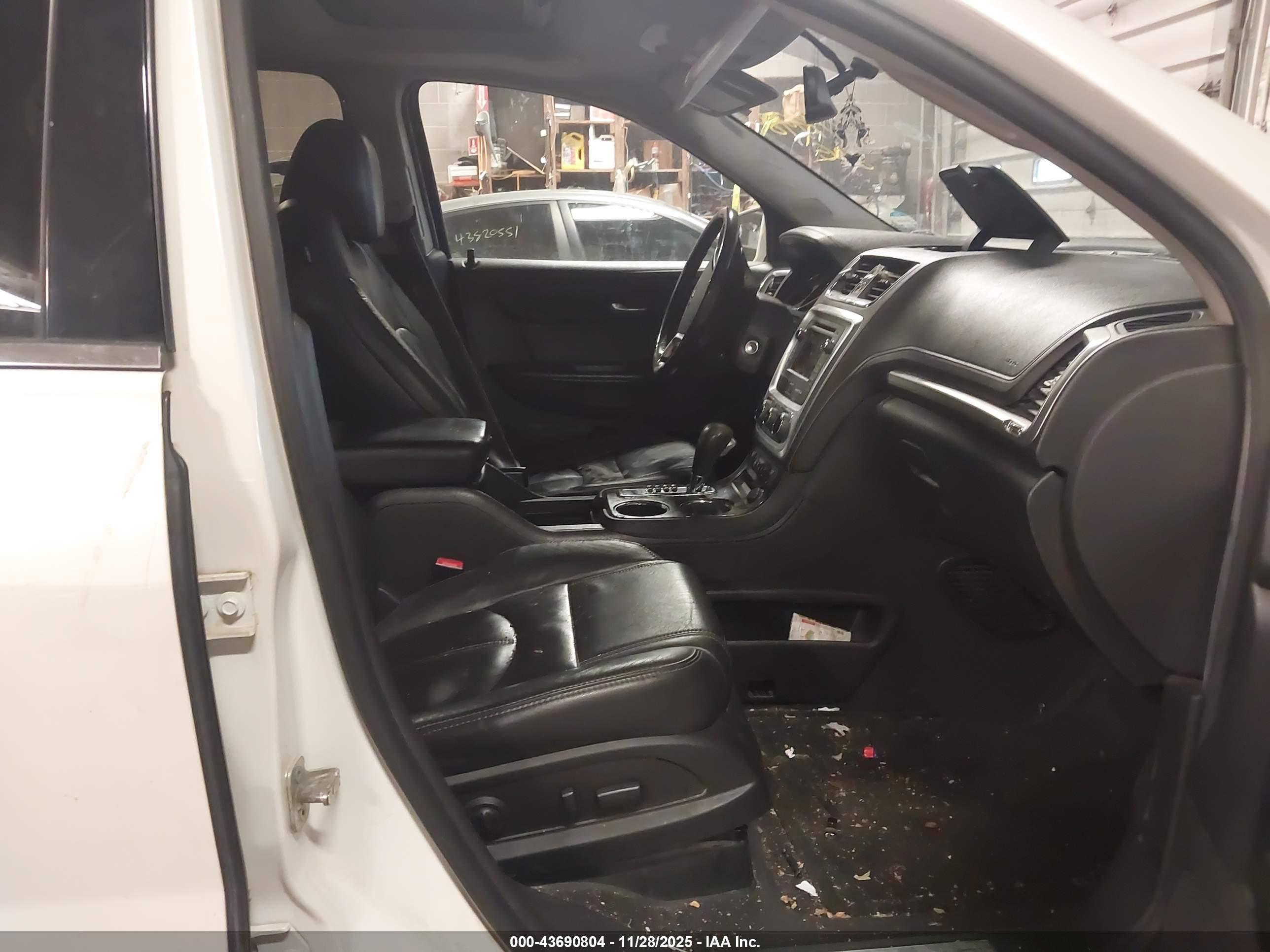GMC ACADIA image 5