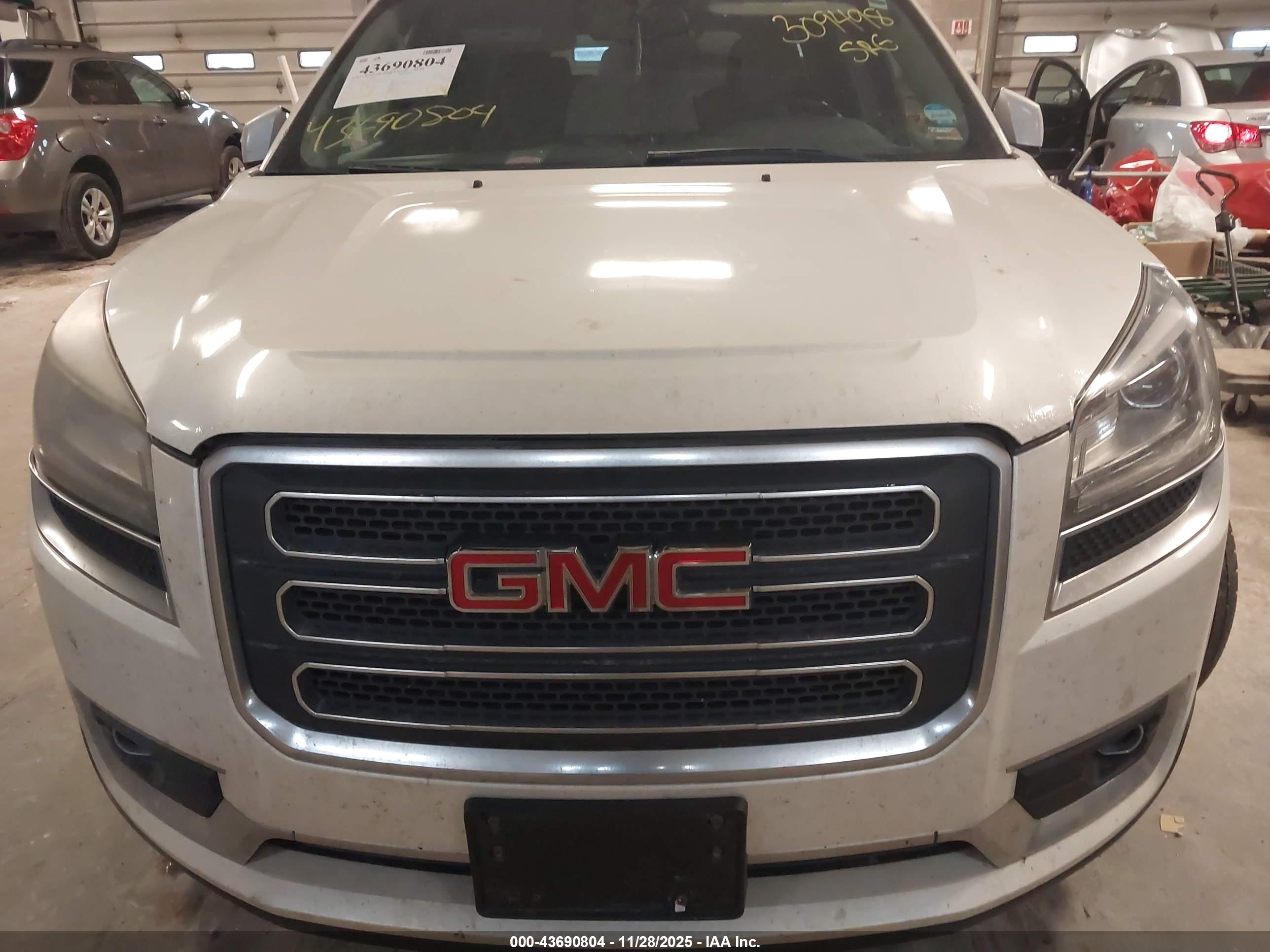 GMC ACADIA image 6