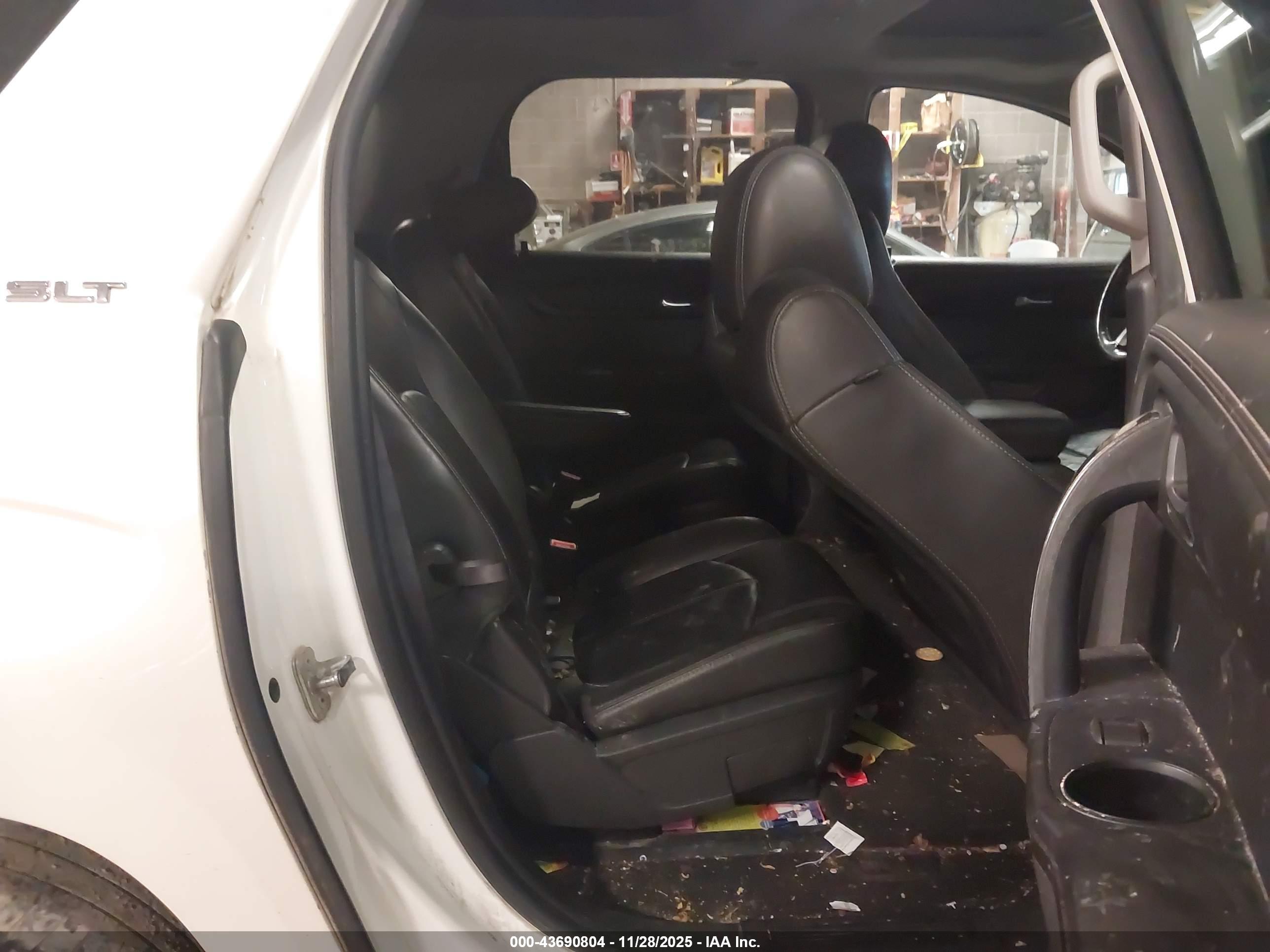 GMC ACADIA image 8